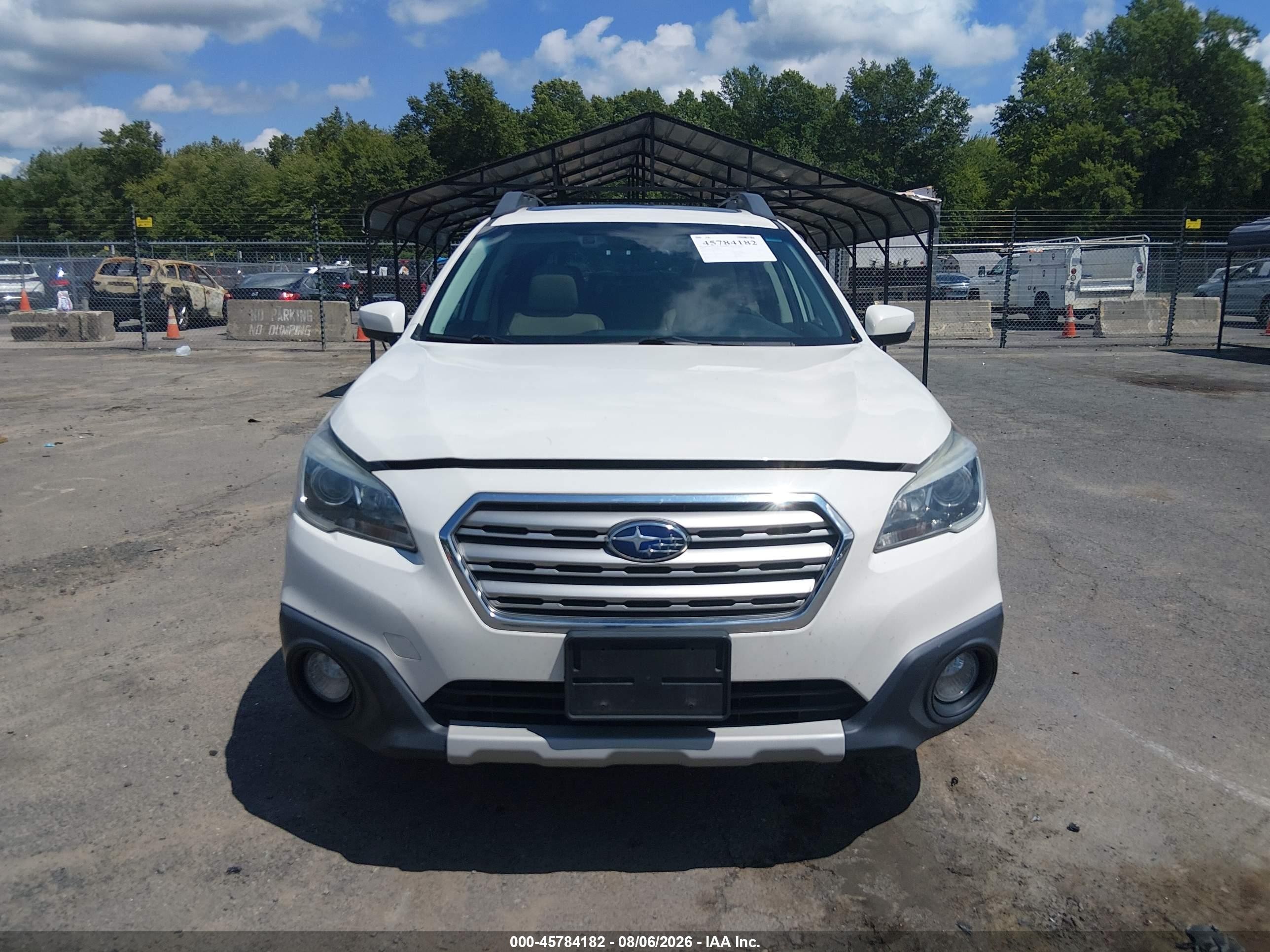 2015 Subaru Outback 2.5i Limited Silver vin: 4S4BSANC9F3268625