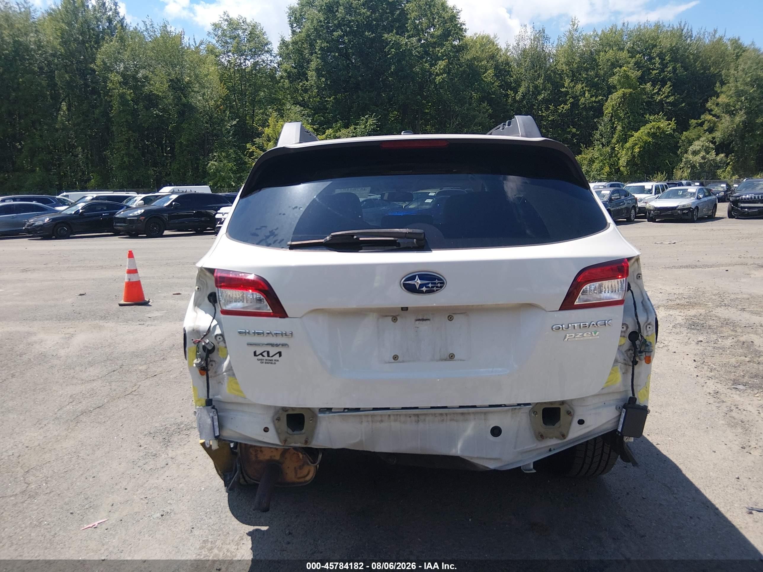 2015 Subaru Outback 2.5i Limited Silver vin: 4S4BSANC9F3268625