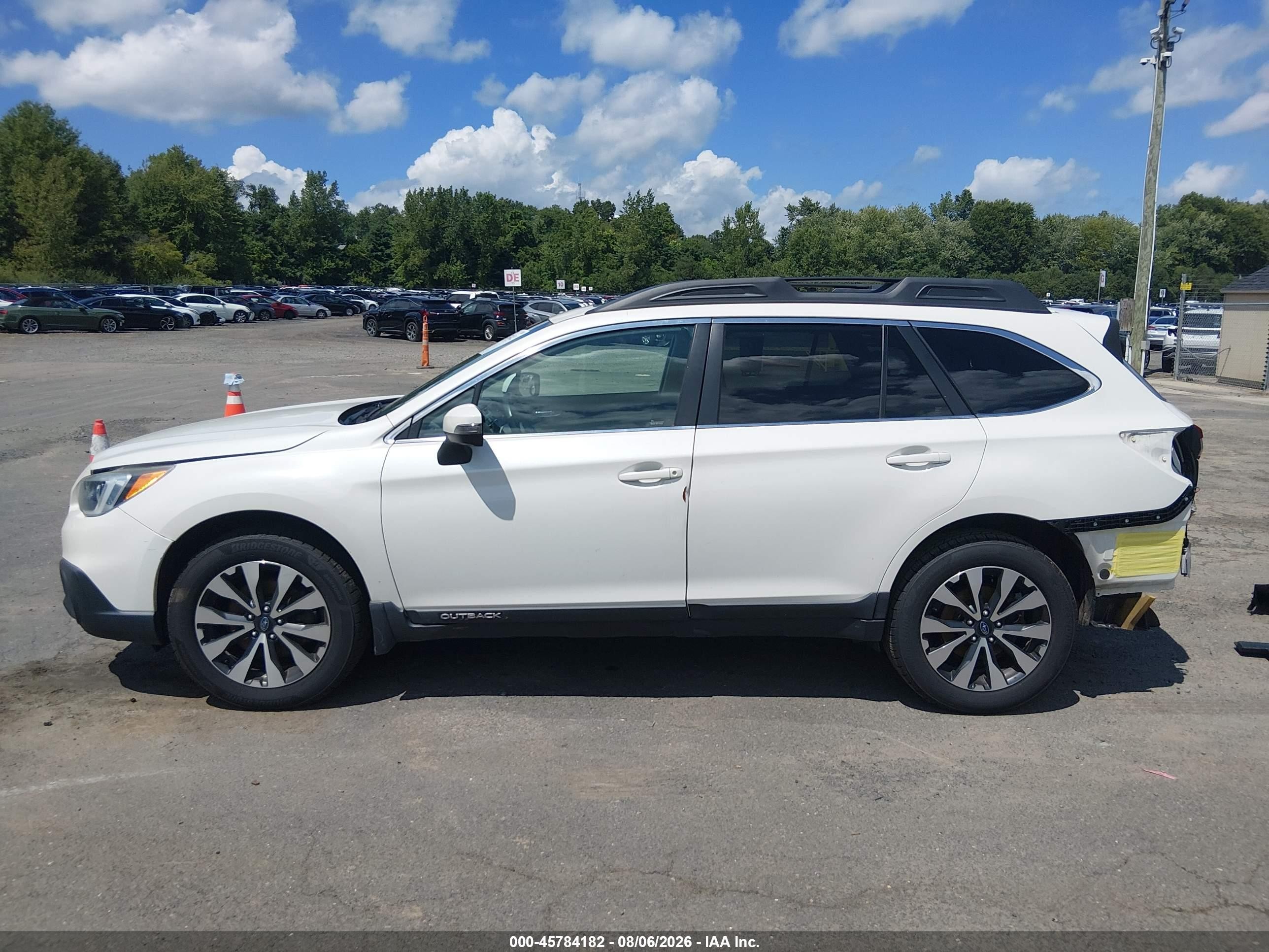 2015 Subaru Outback 2.5i Limited Silver vin: 4S4BSANC9F3268625