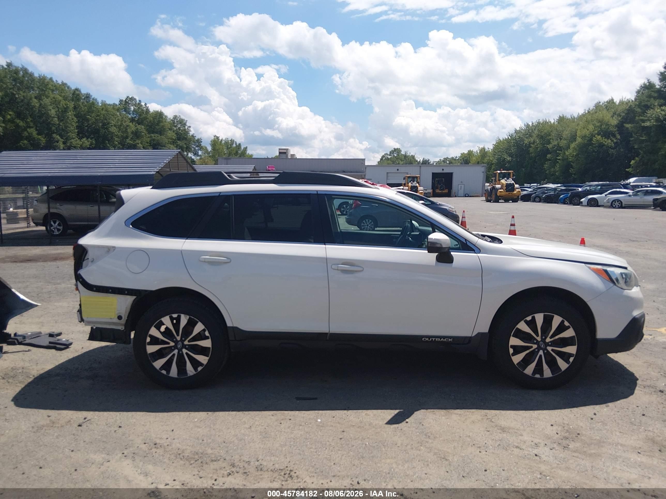 2015 Subaru Outback 2.5i Limited Silver vin: 4S4BSANC9F3268625