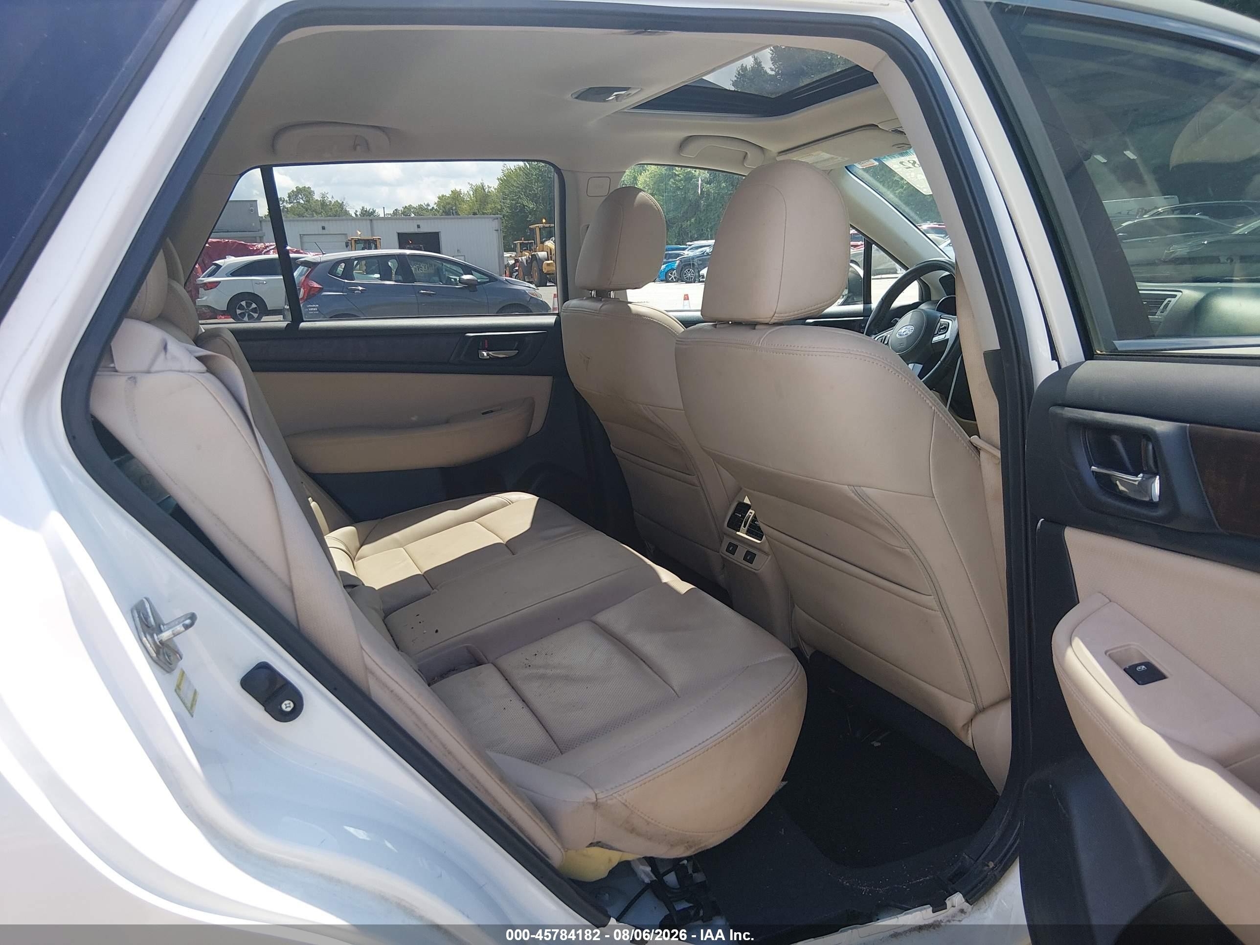 2015 Subaru Outback 2.5i Limited Silver vin: 4S4BSANC9F3268625