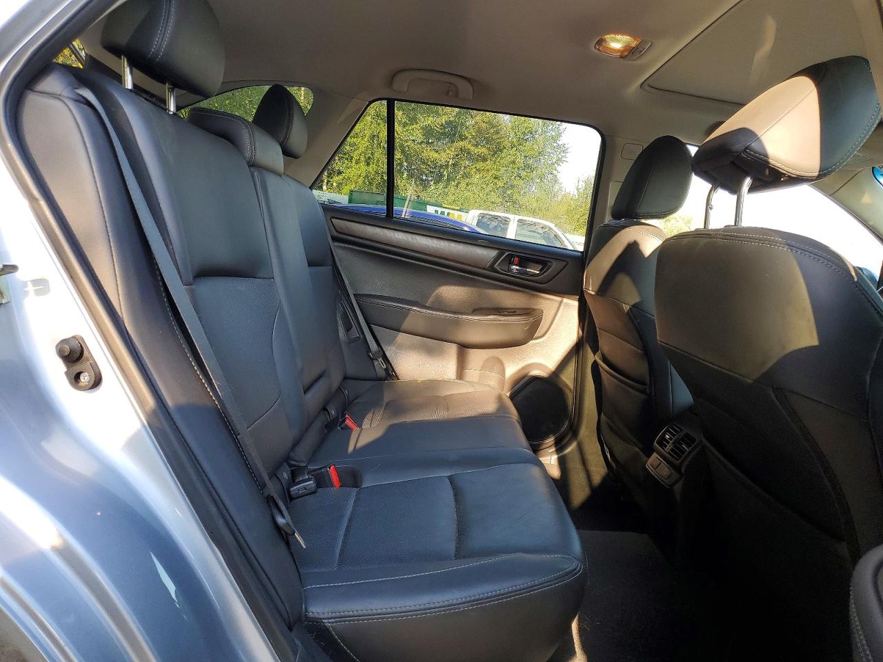 2015 Subaru Outback 2.5i Limited Silver vin: 4S4BSANC9F3313501