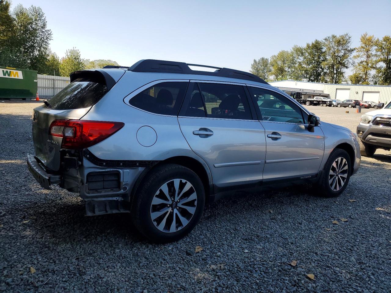 2015 Subaru Outback 2.5i Limited Silver vin: 4S4BSANC9F3313501