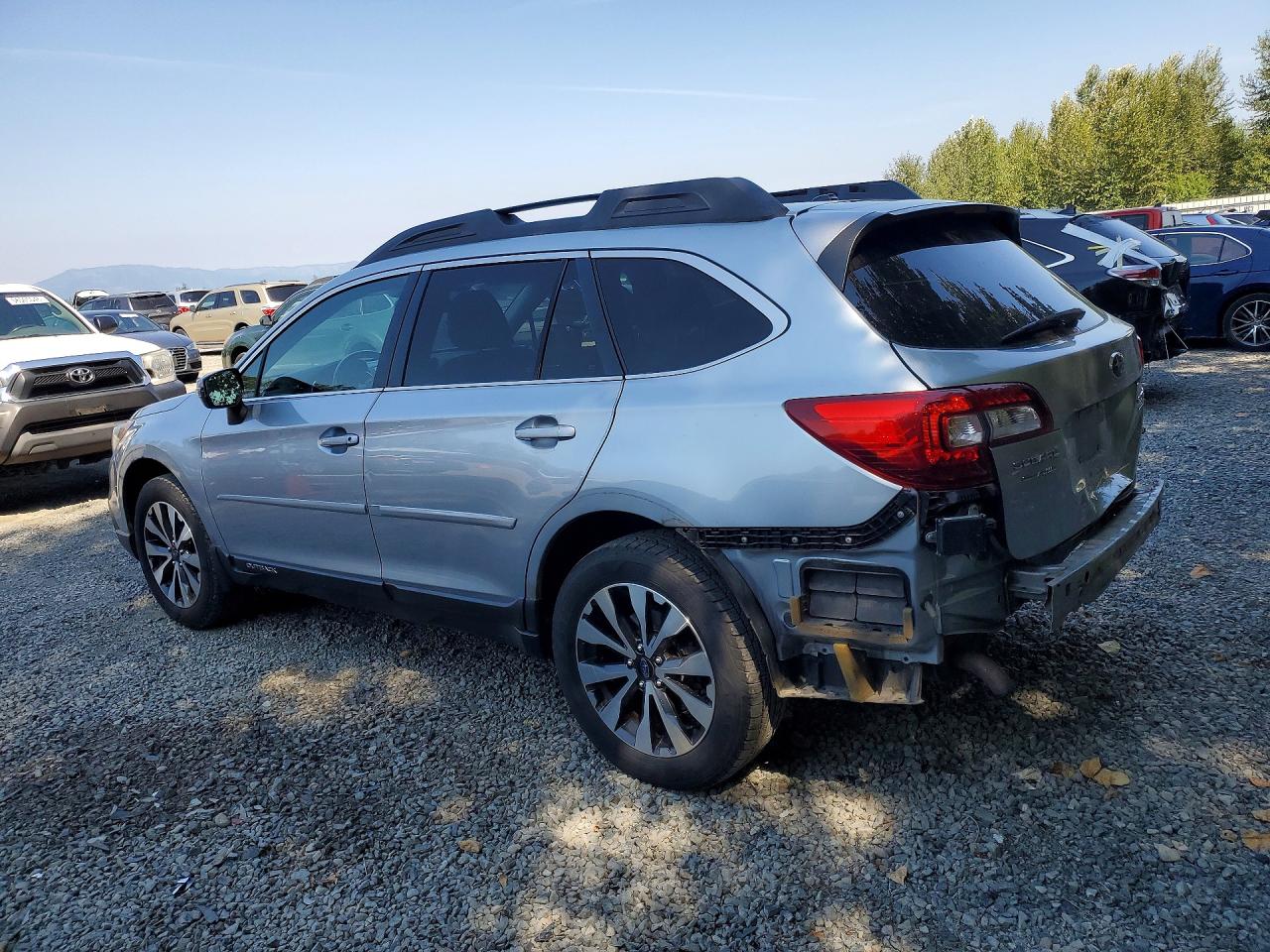 2015 Subaru Outback 2.5i Limited Silver vin: 4S4BSANC9F3313501