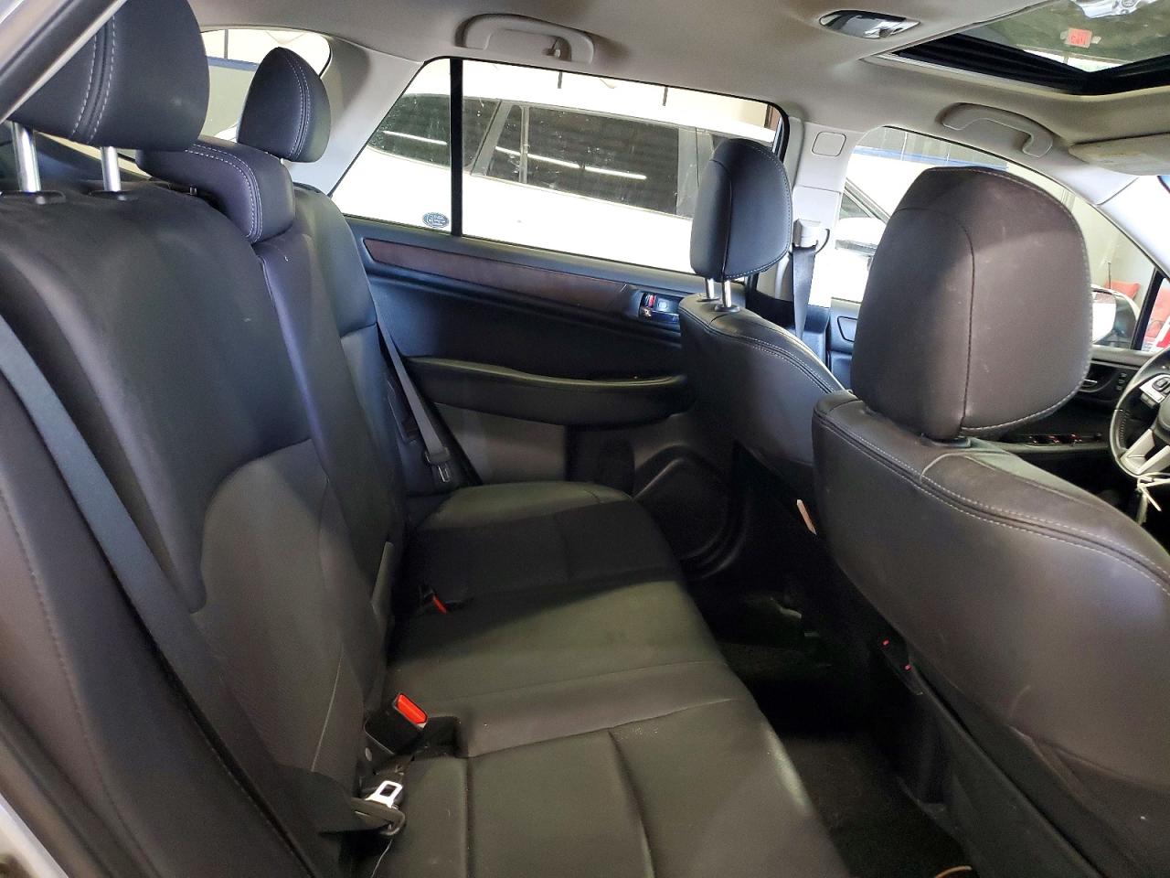 2017 Subaru Outback 2.5i Limited Серебряный vin: 4S4BSANC9H3338336