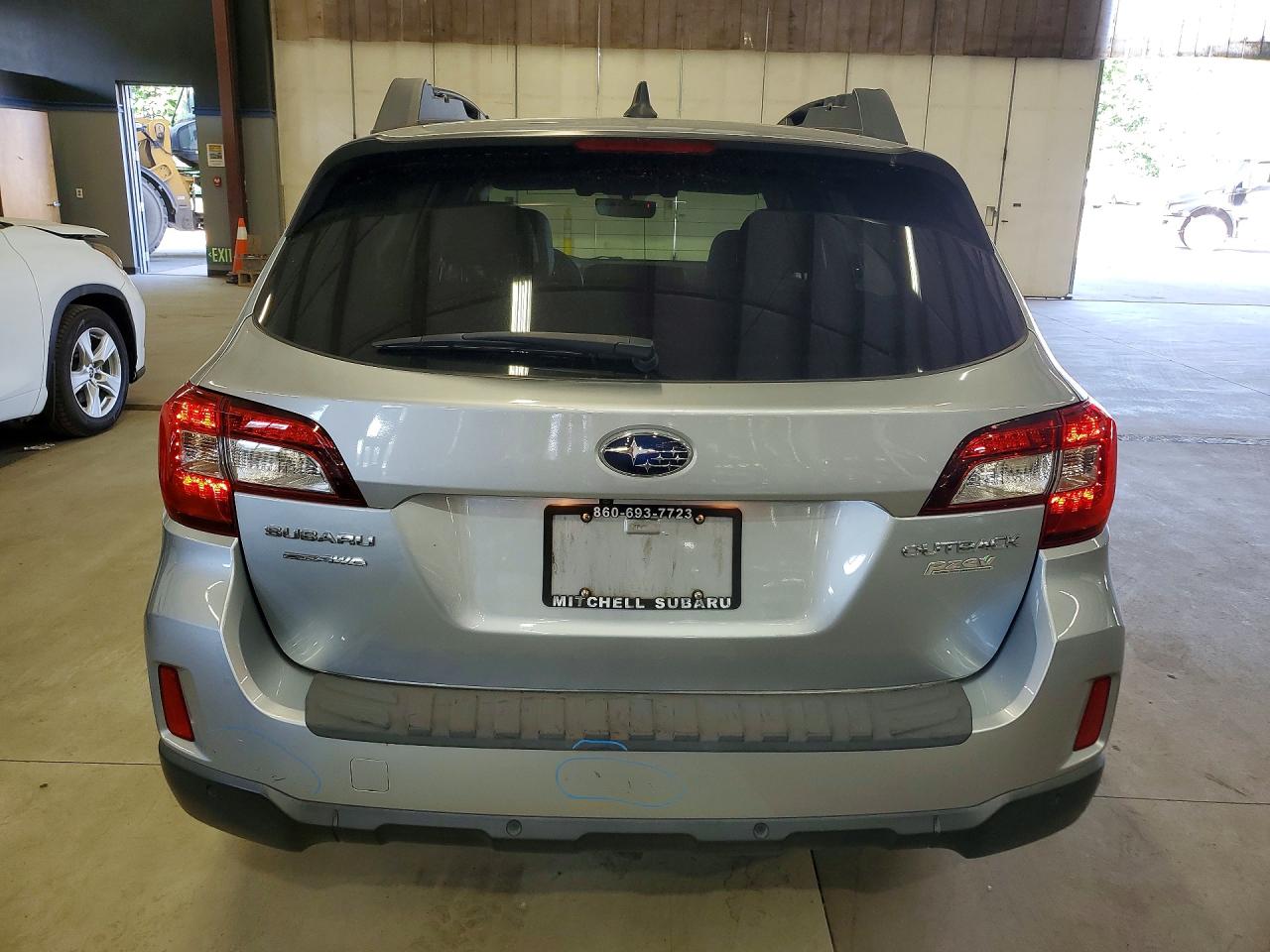 2017 Subaru Outback 2.5i Limited Серебряный vin: 4S4BSANC9H3338336