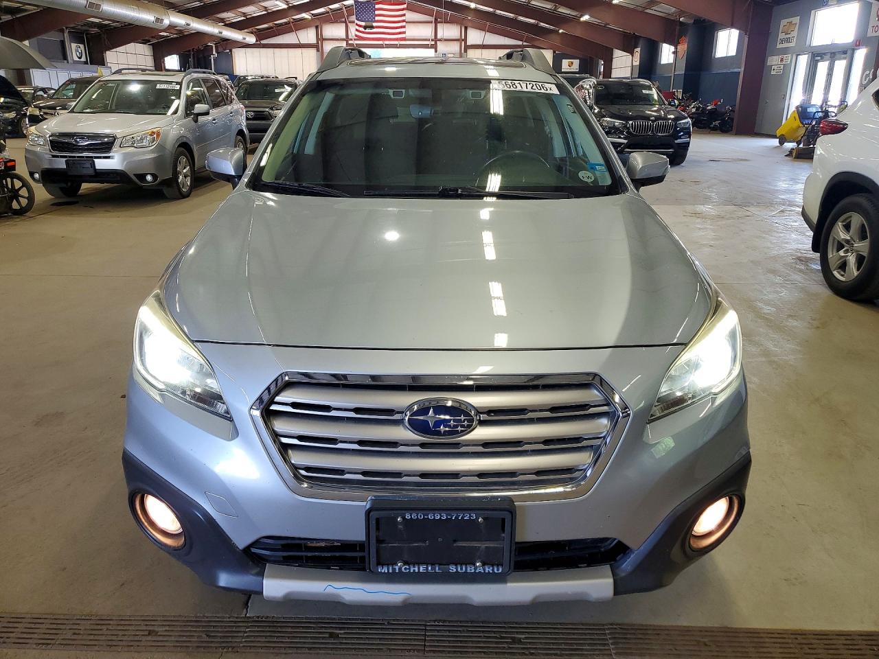 2017 Subaru Outback 2.5i Limited Серебряный vin: 4S4BSANC9H3338336