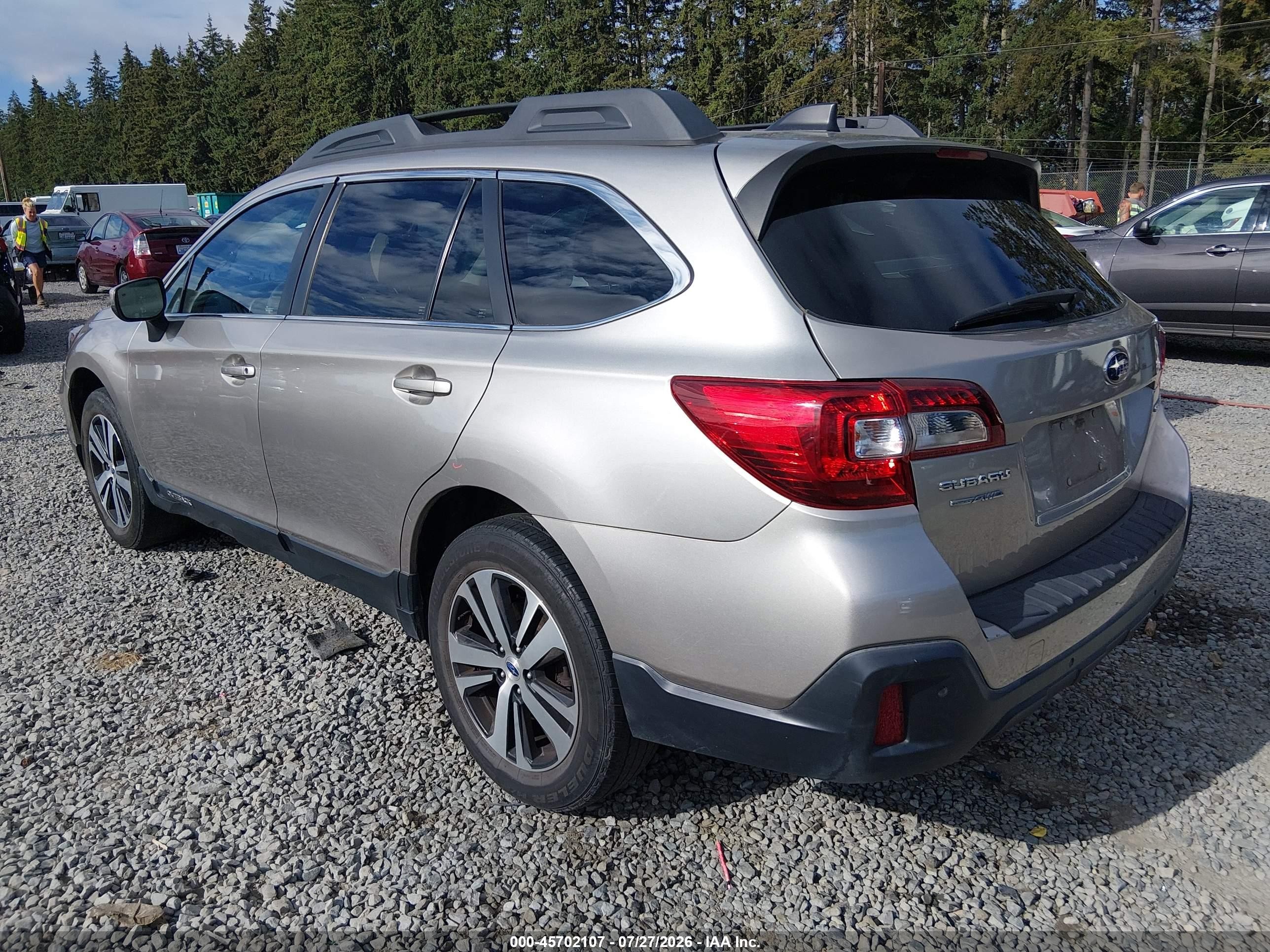 2018 Subaru Outback 2.5i Limited Gold vin: 4S4BSANC9J3270223