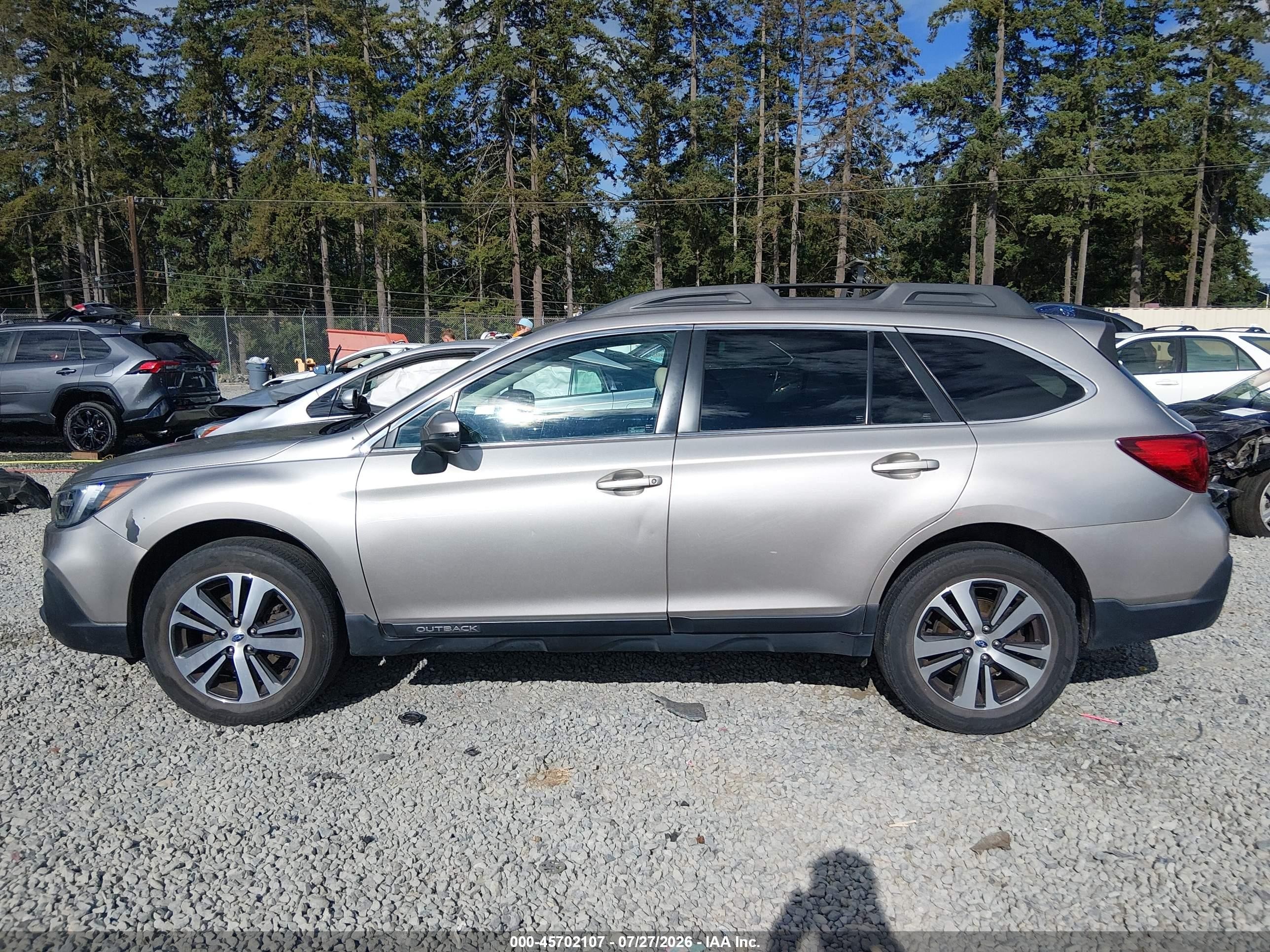 2018 Subaru Outback 2.5i Limited Gold vin: 4S4BSANC9J3270223