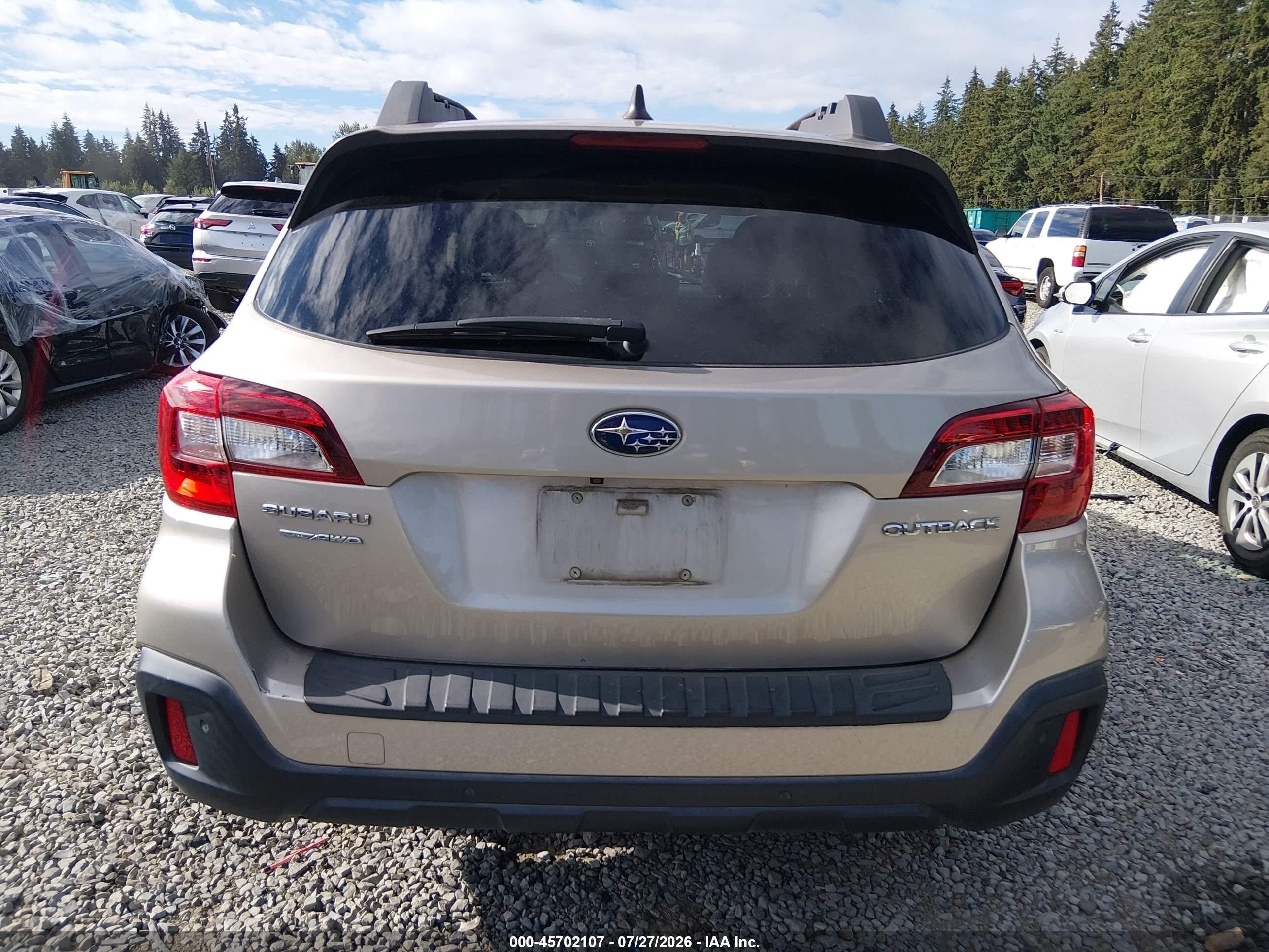 2018 Subaru Outback 2.5i Limited Gold vin: 4S4BSANC9J3270223