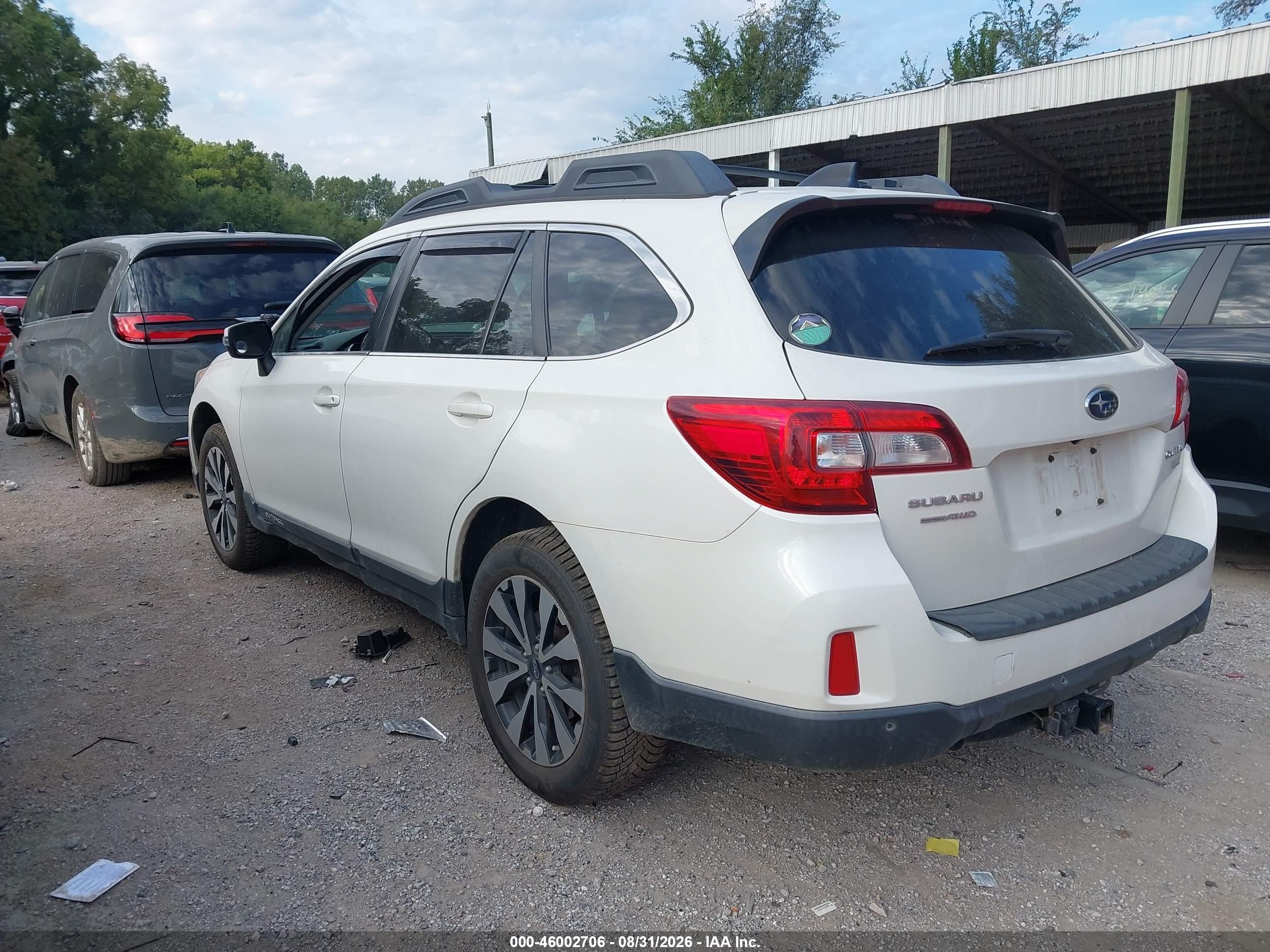 2017 Subaru Outback 2.5i Limited White vin: 4S4BSANCXH3321898