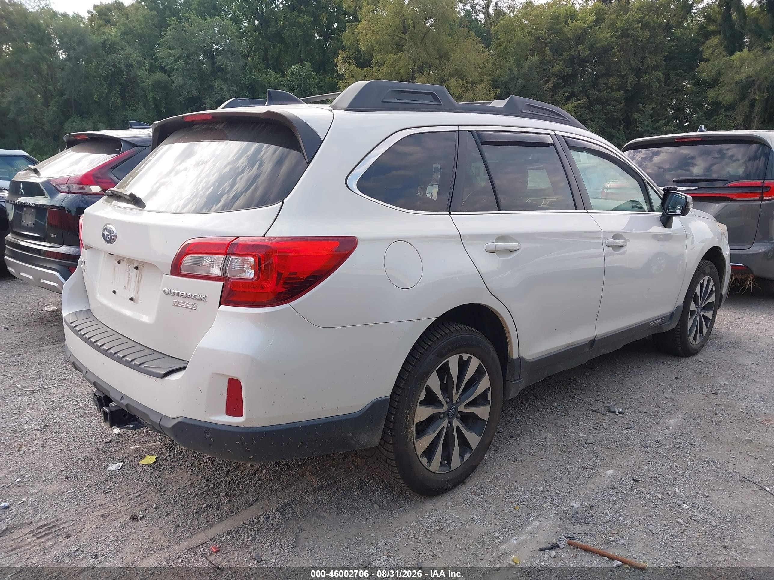 2017 Subaru Outback 2.5i Limited White vin: 4S4BSANCXH3321898