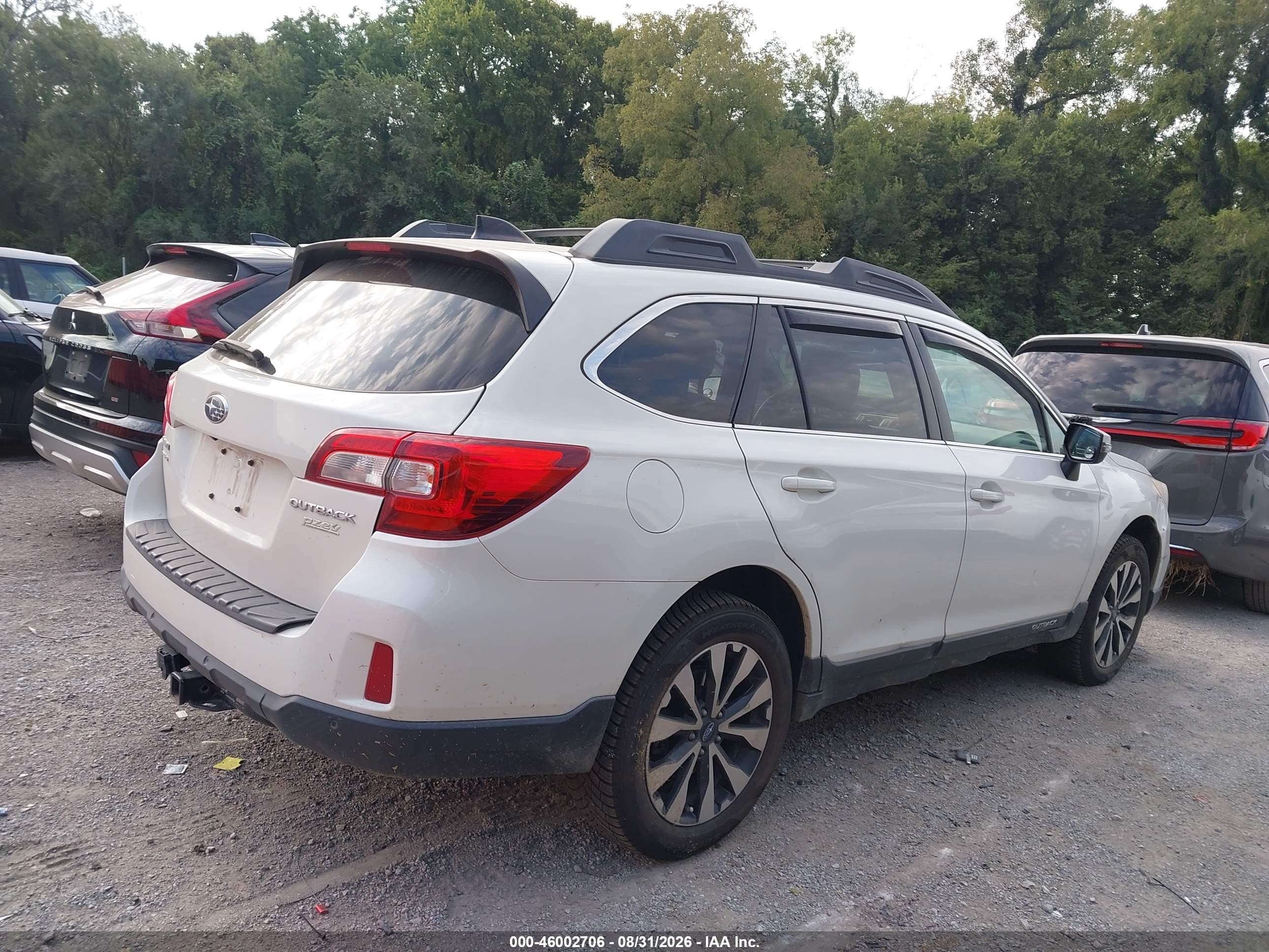 2017 Subaru Outback 2.5i Limited White vin: 4S4BSANCXH3321898