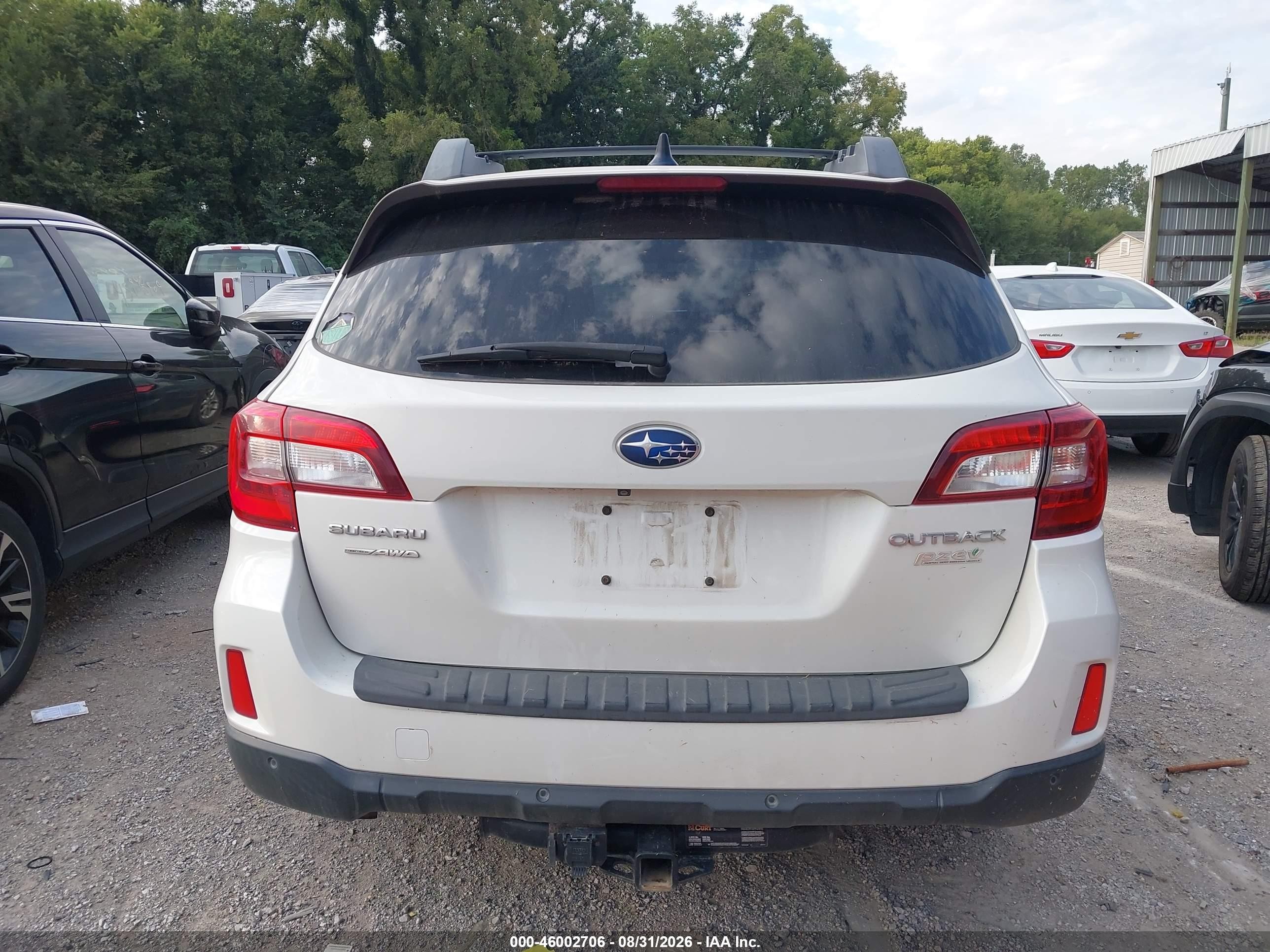 2017 Subaru Outback 2.5i Limited White vin: 4S4BSANCXH3321898