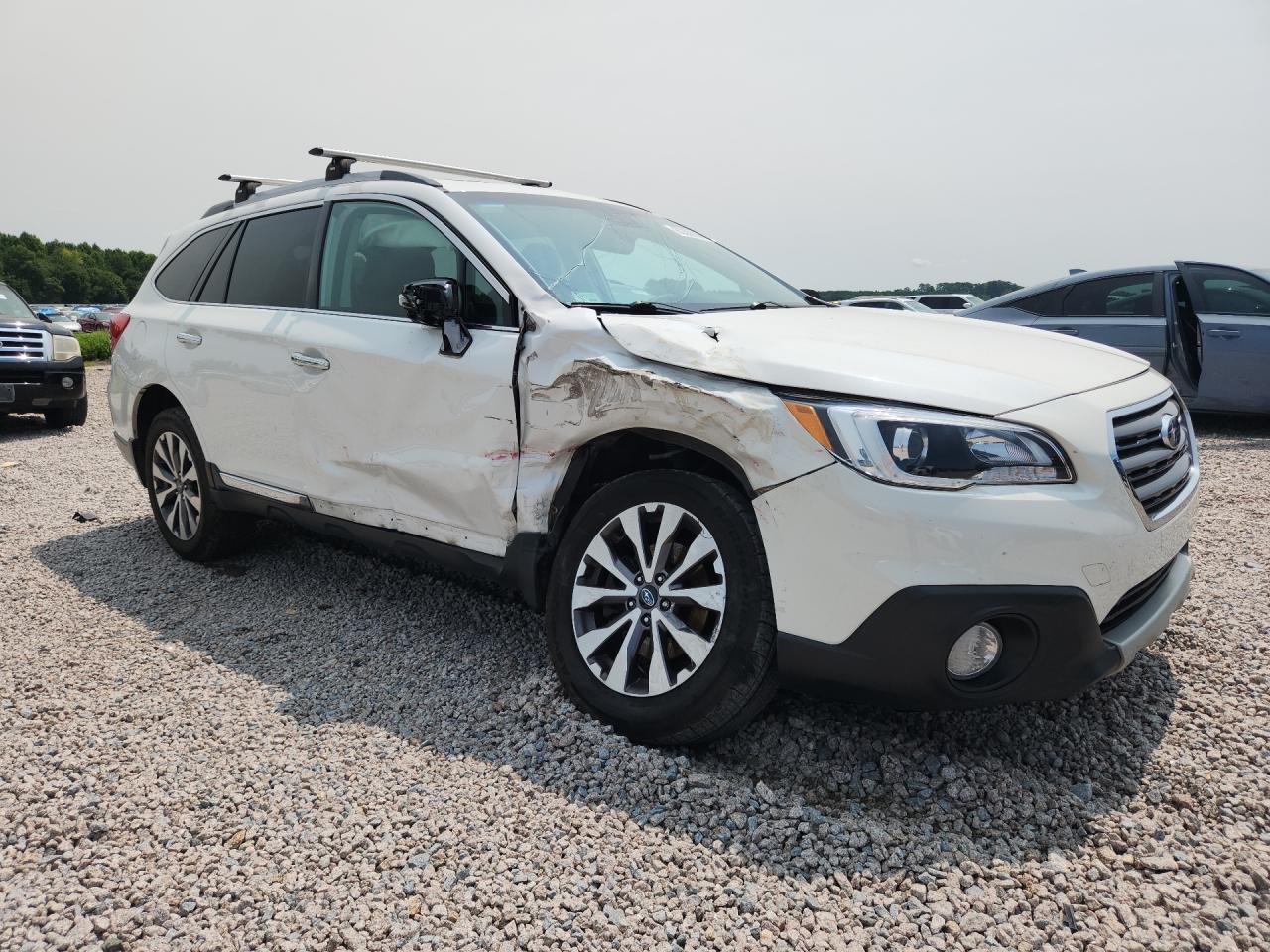 2017 Subaru Outback Touring White vin: 4S4BSATC1H3358907