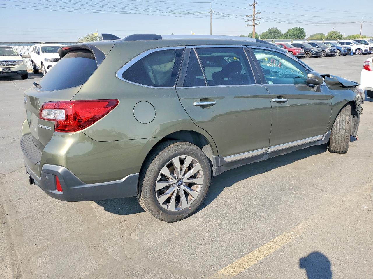 2018 Subaru Outback Touring Green vin: 4S4BSATC2J3259440