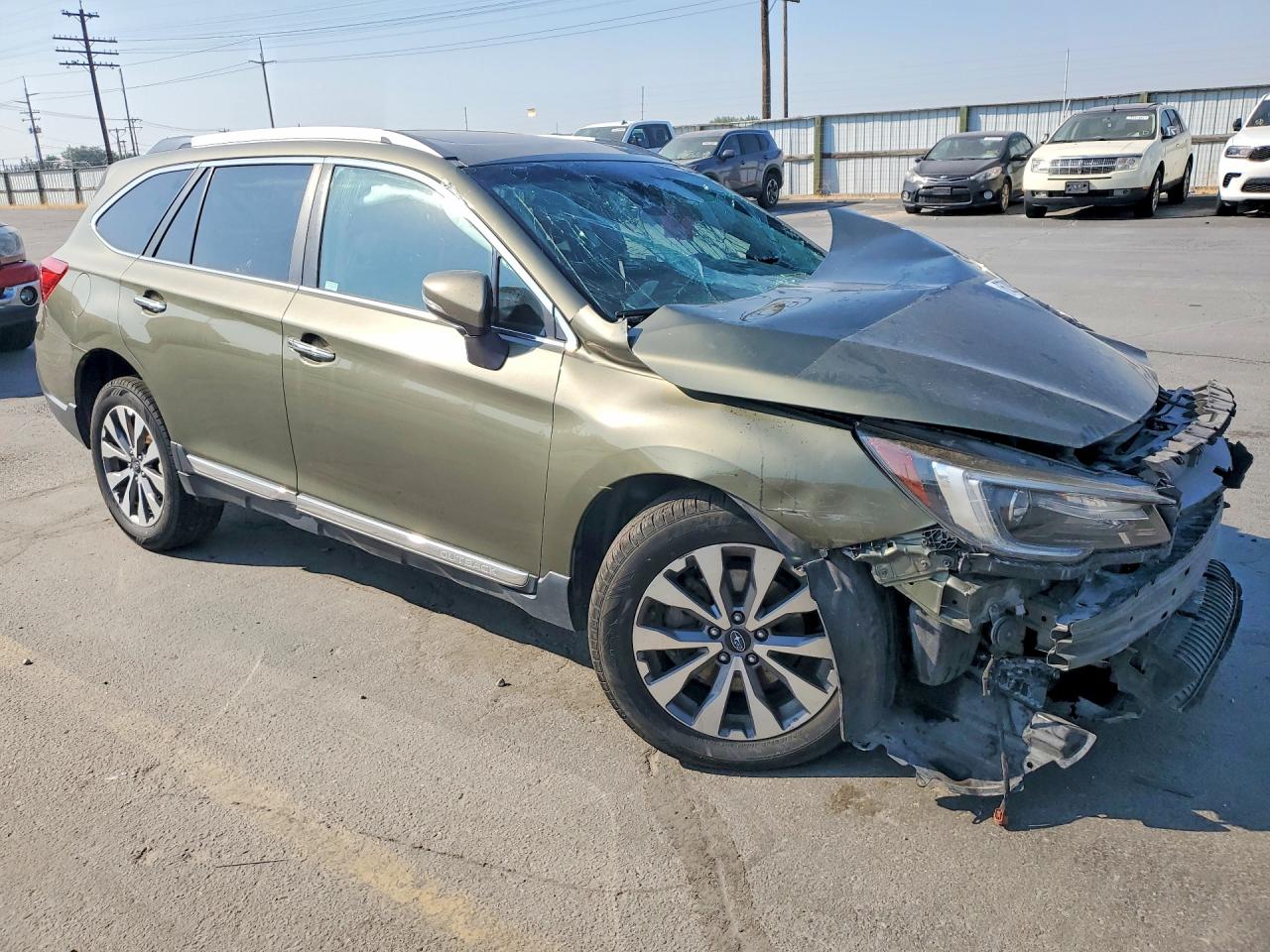 2018 Subaru Outback Touring Green vin: 4S4BSATC2J3259440