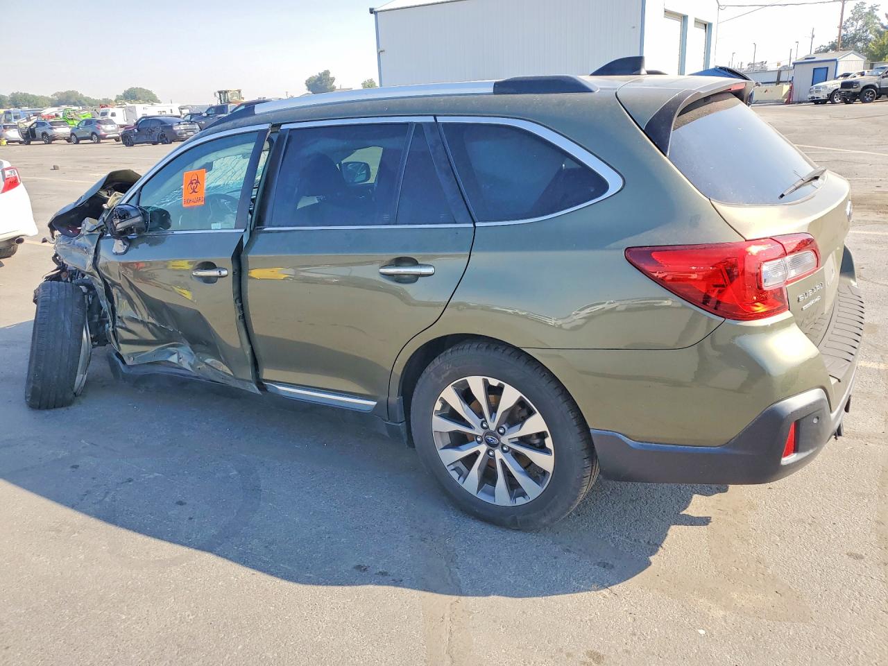 2018 Subaru Outback Touring Green vin: 4S4BSATC2J3259440