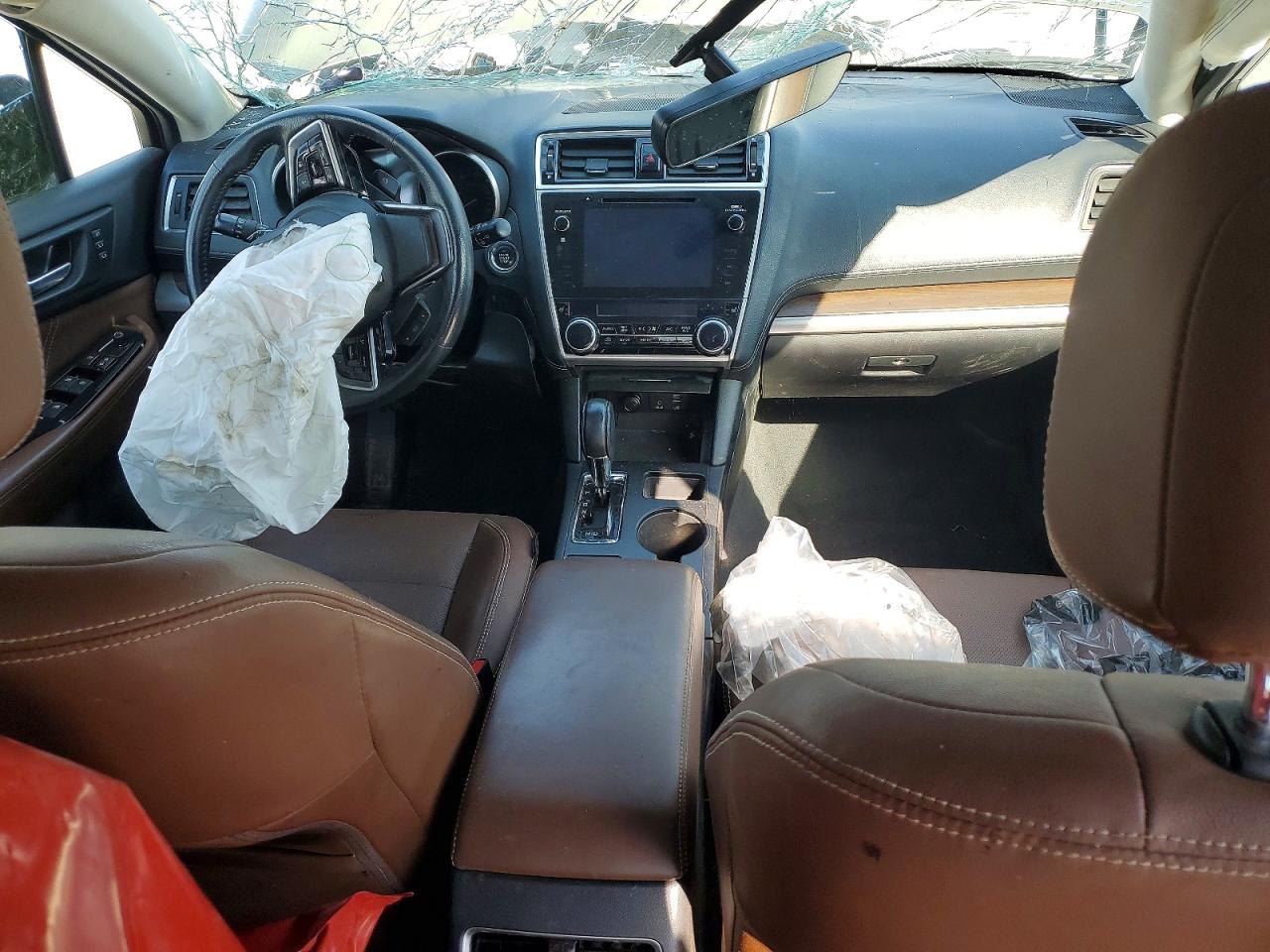 2018 Subaru Outback Touring Green vin: 4S4BSATC2J3259440