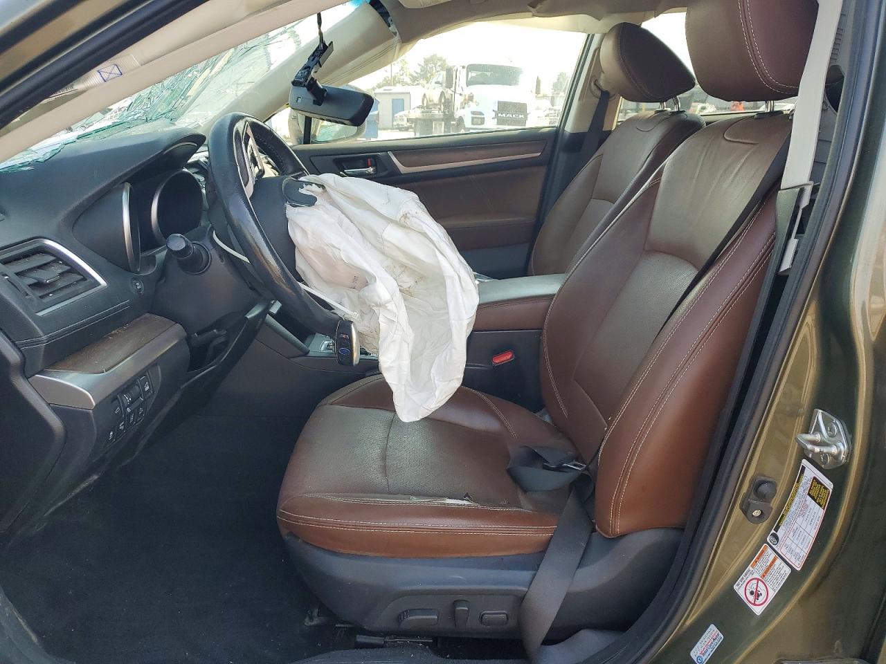 2018 Subaru Outback Touring Green vin: 4S4BSATC2J3259440