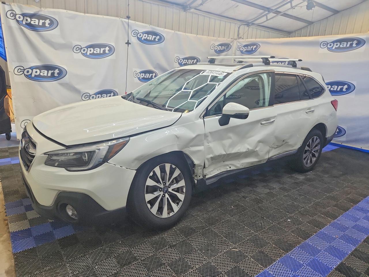 2019 Subaru Outback Touring White vin: 4S4BSATC2K3327754