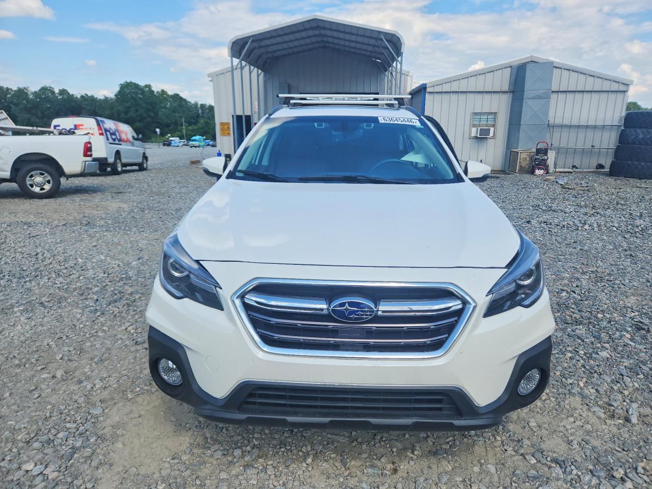 2019 Subaru Outback Touring White vin: 4S4BSATC2K3327754