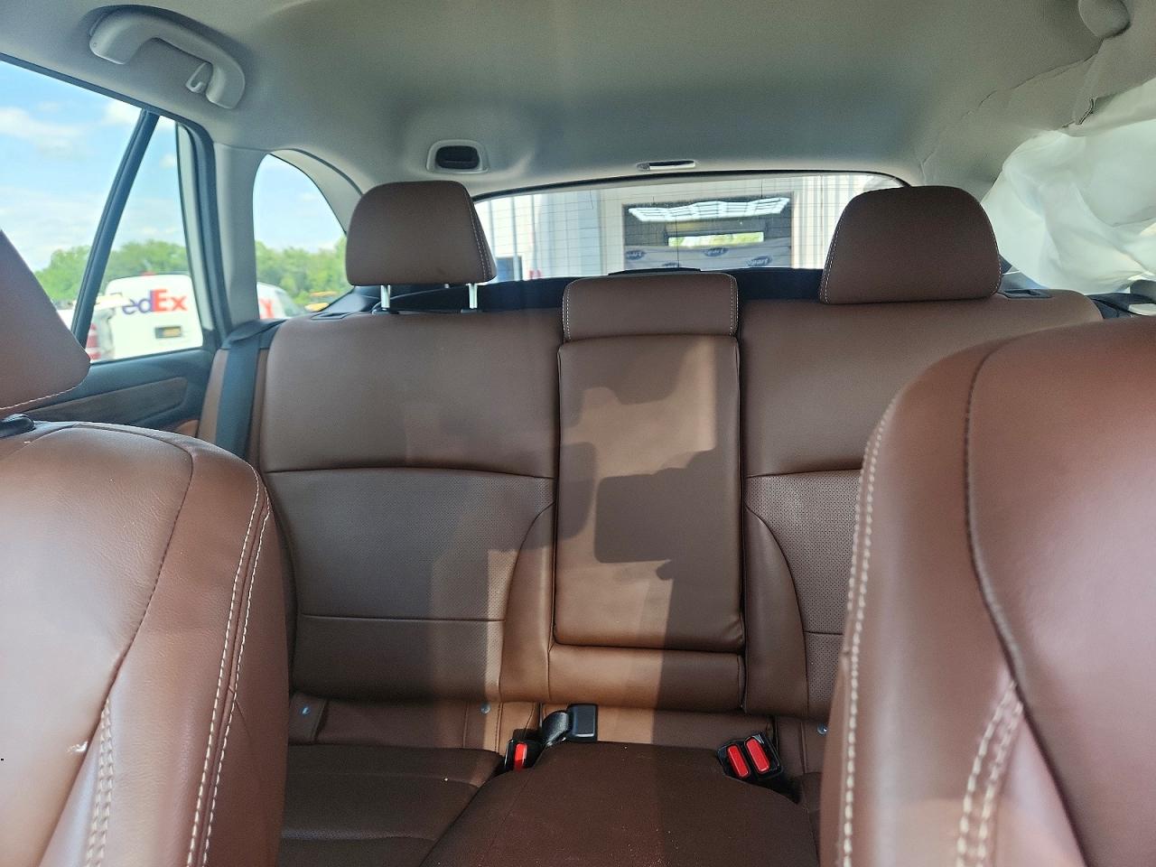 2019 Subaru Outback Touring White vin: 4S4BSATC2K3327754