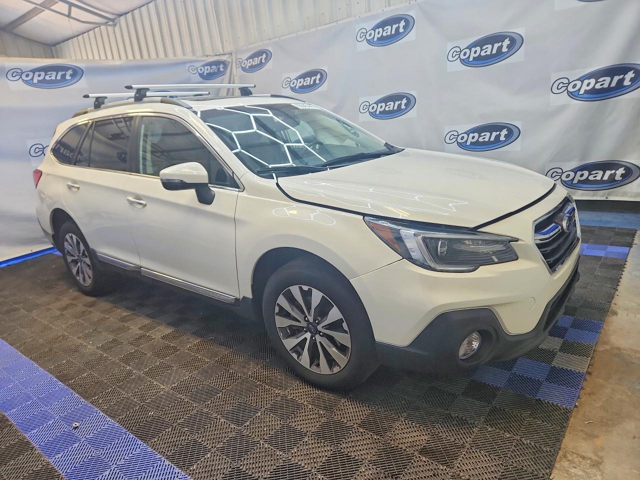 2019 Subaru Outback Touring White vin: 4S4BSATC2K3327754