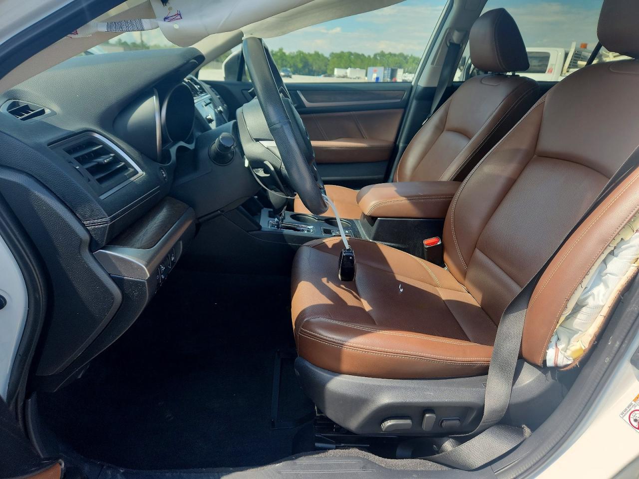 2019 Subaru Outback Touring White vin: 4S4BSATC2K3327754