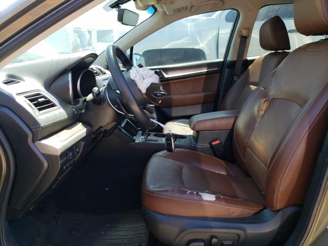 2018 Subaru Outback Touring Green vin: 4S4BSATC3J3205368