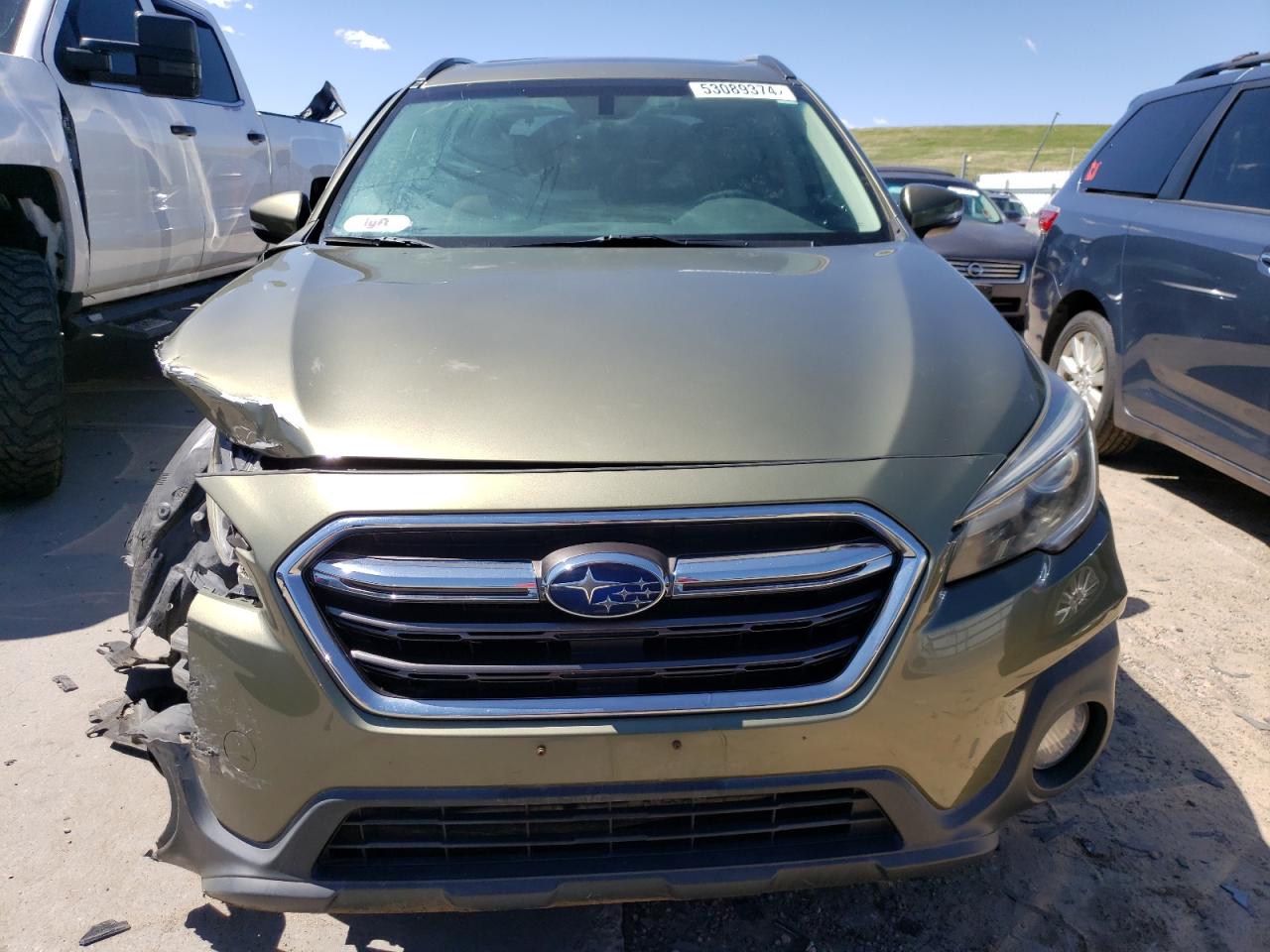 2018 Subaru Outback Touring Green vin: 4S4BSATC3J3205368