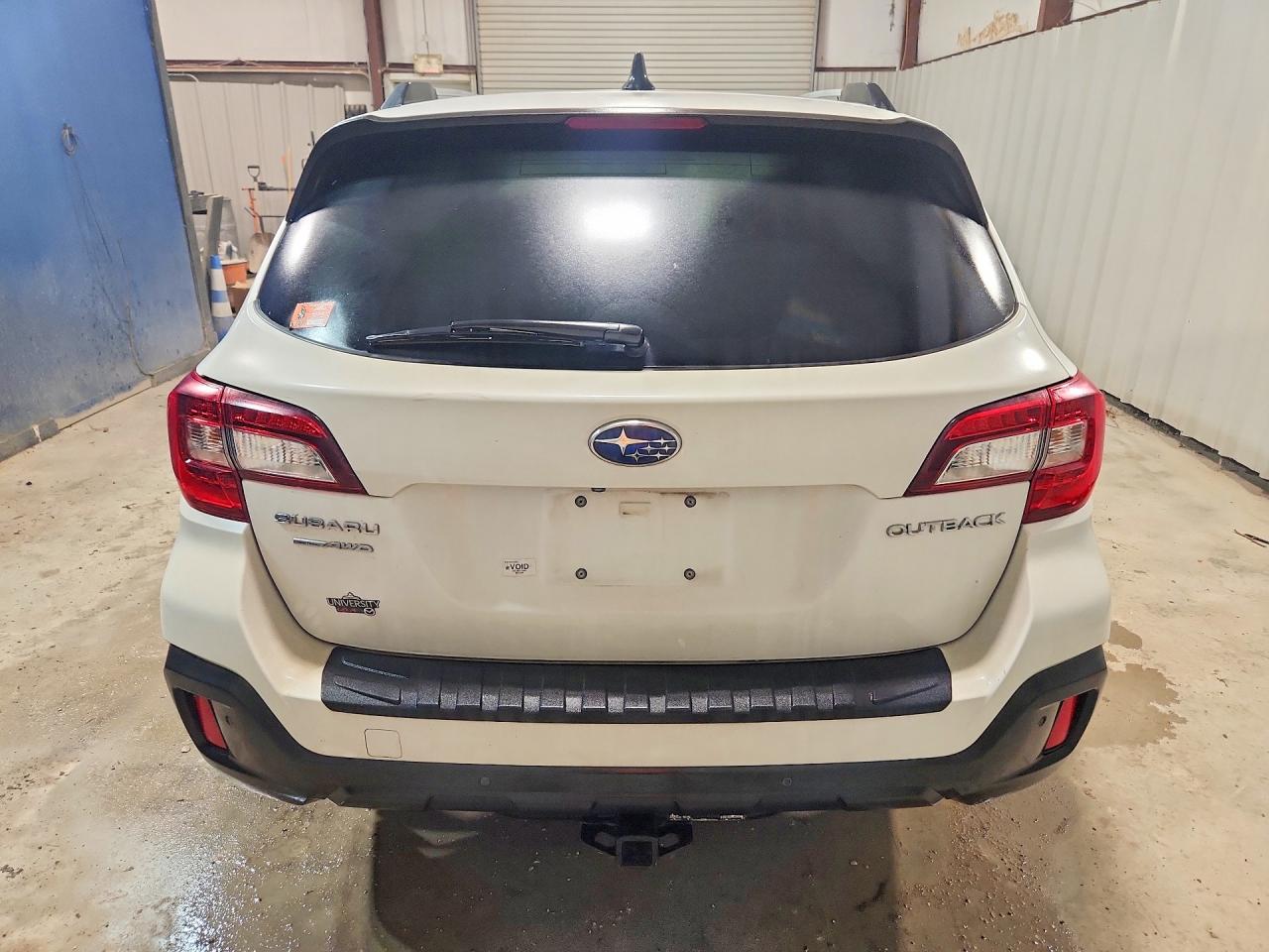 2019 Subaru Outback Touring White vin: 4S4BSATC4K3255567