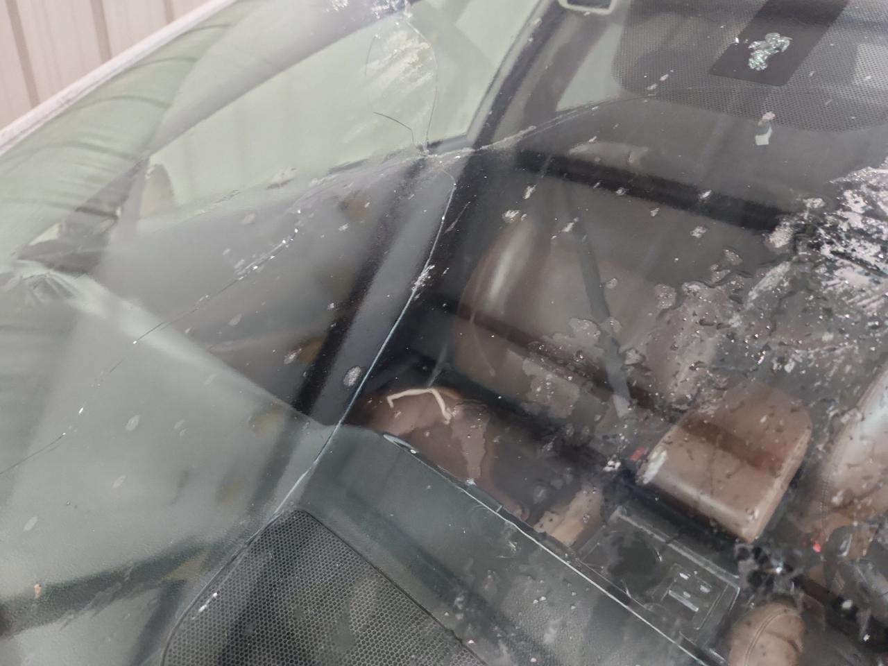 2019 Subaru Outback Touring White vin: 4S4BSATC4K3255567 Damage: Windshield, Broken, Replacement Required