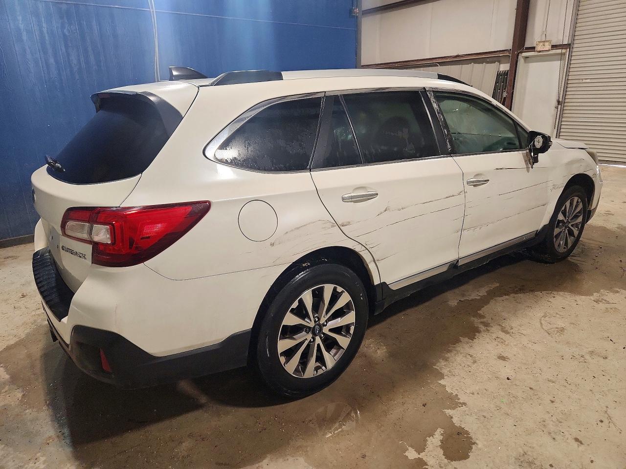 2019 Subaru Outback Touring White vin: 4S4BSATC4K3255567