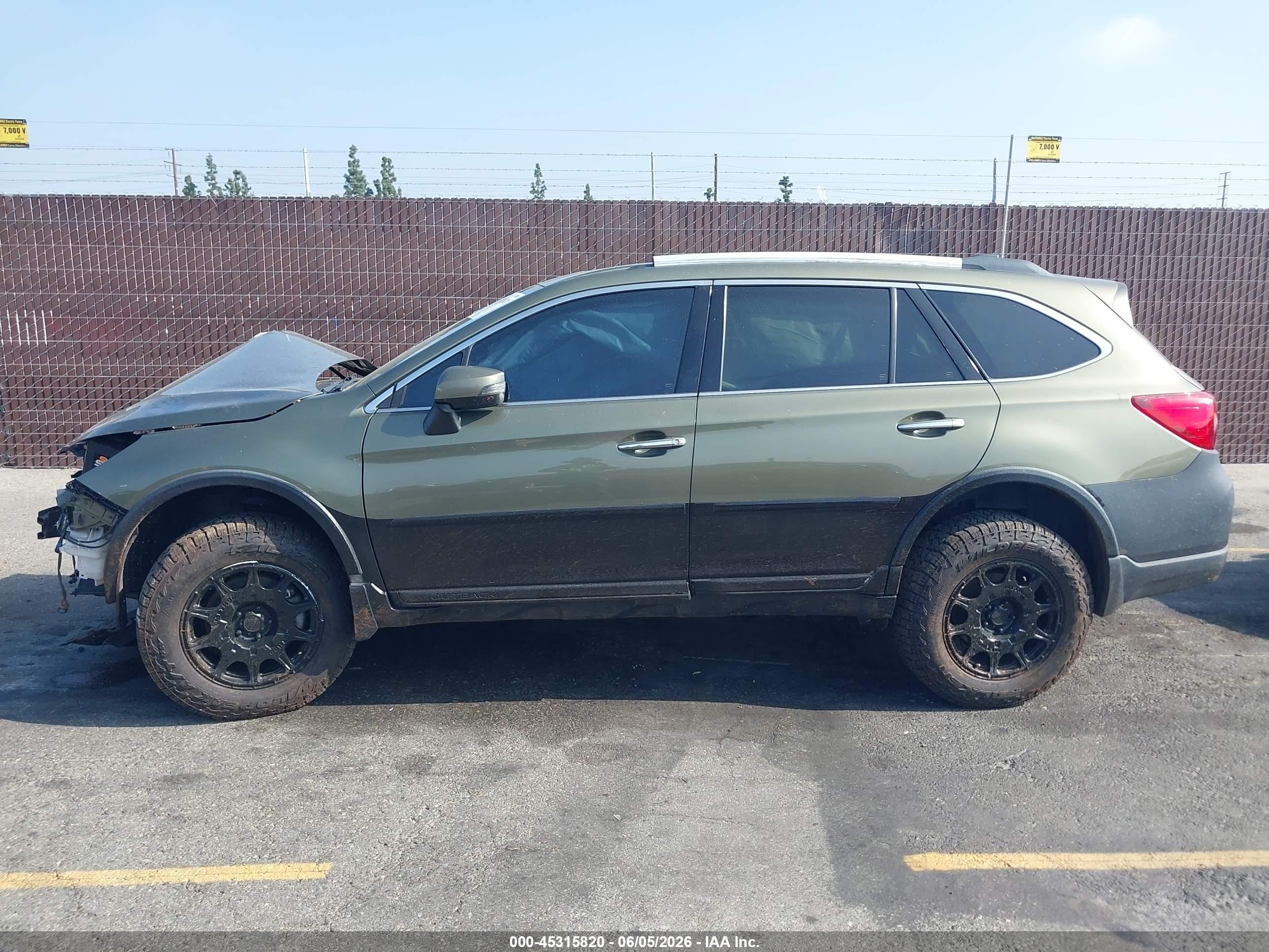 2017 Subaru Outback 2.5i Touring Green vin: 4S4BSATC7H3291004