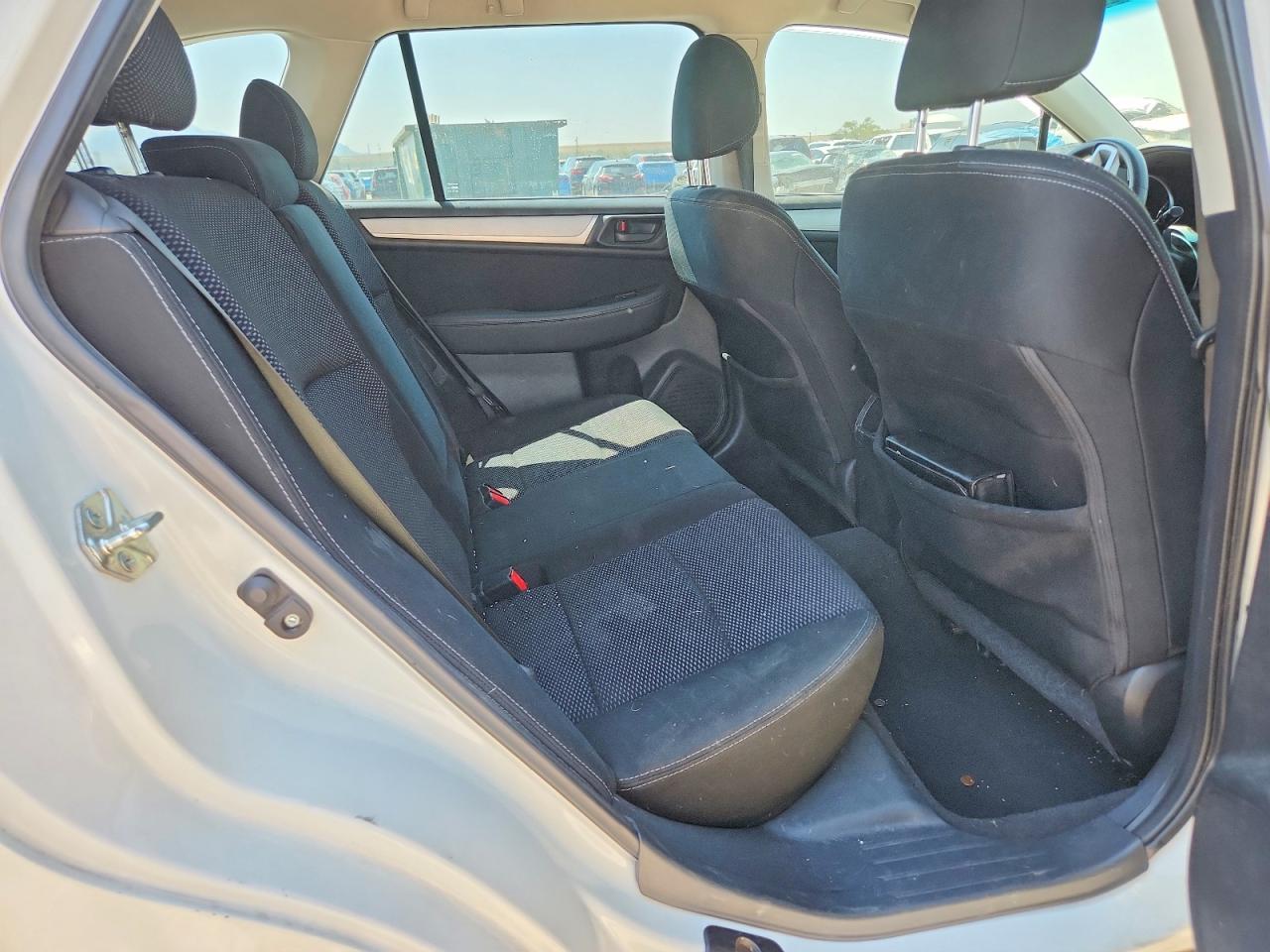 2015 Subaru Outback 2.5i White vin: 4S4BSBAC2F3323055