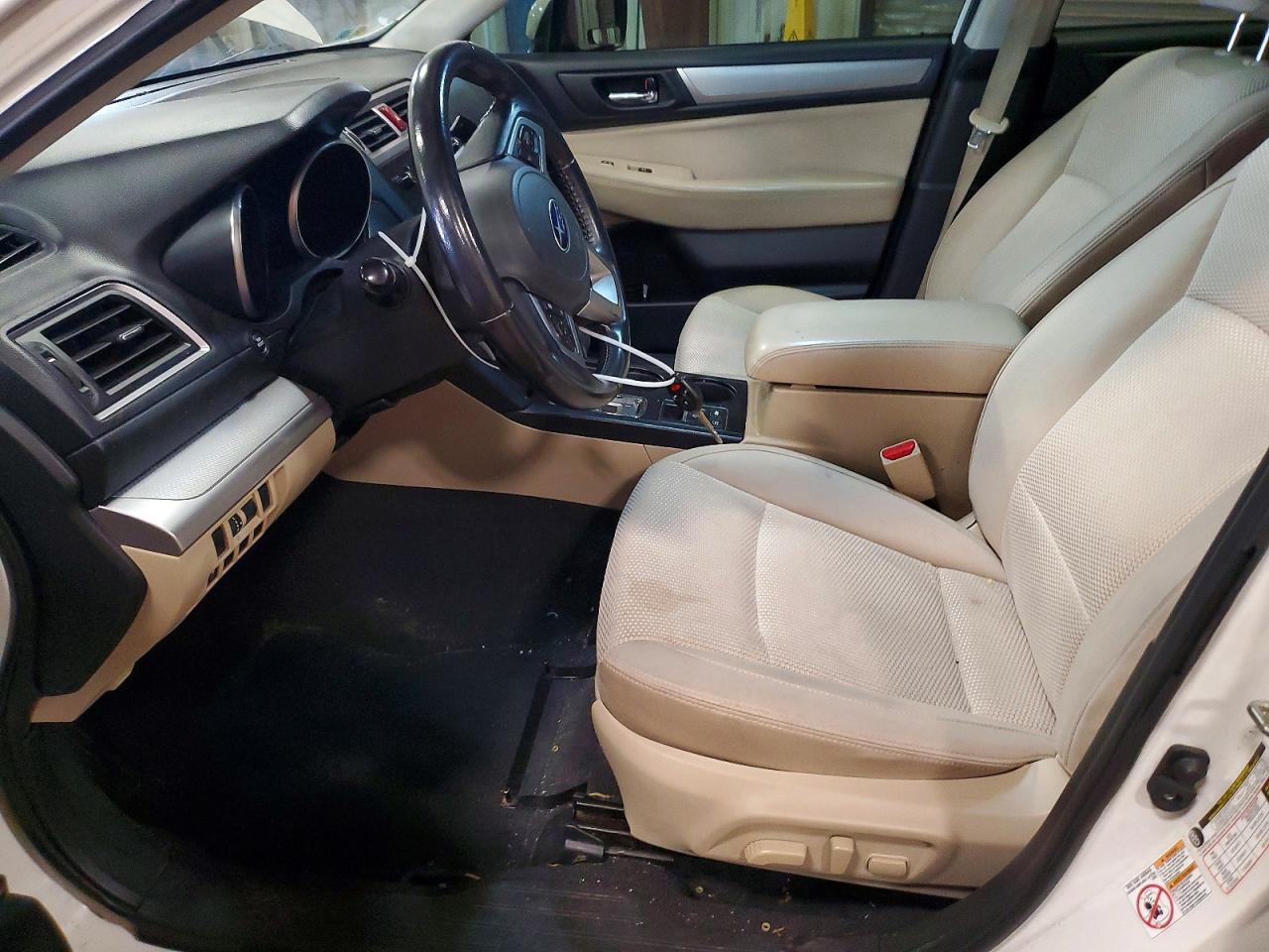 2015 Subaru Outback 2.5i Premium White vin: 4S4BSBCC0F3286682
