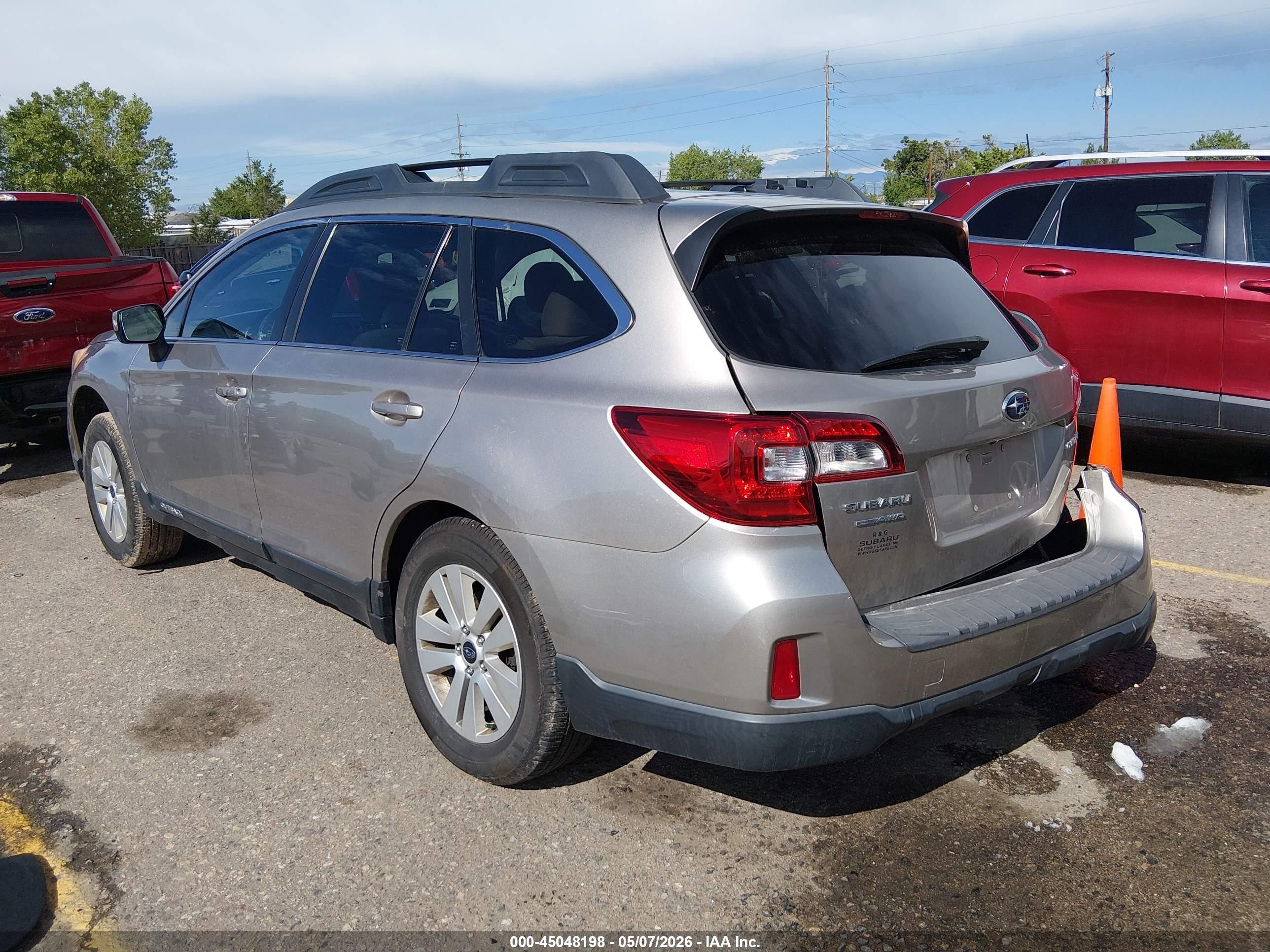 2015 Subaru Outback 2.5i Premium Silver vin: 4S4BSBCC0F3299108