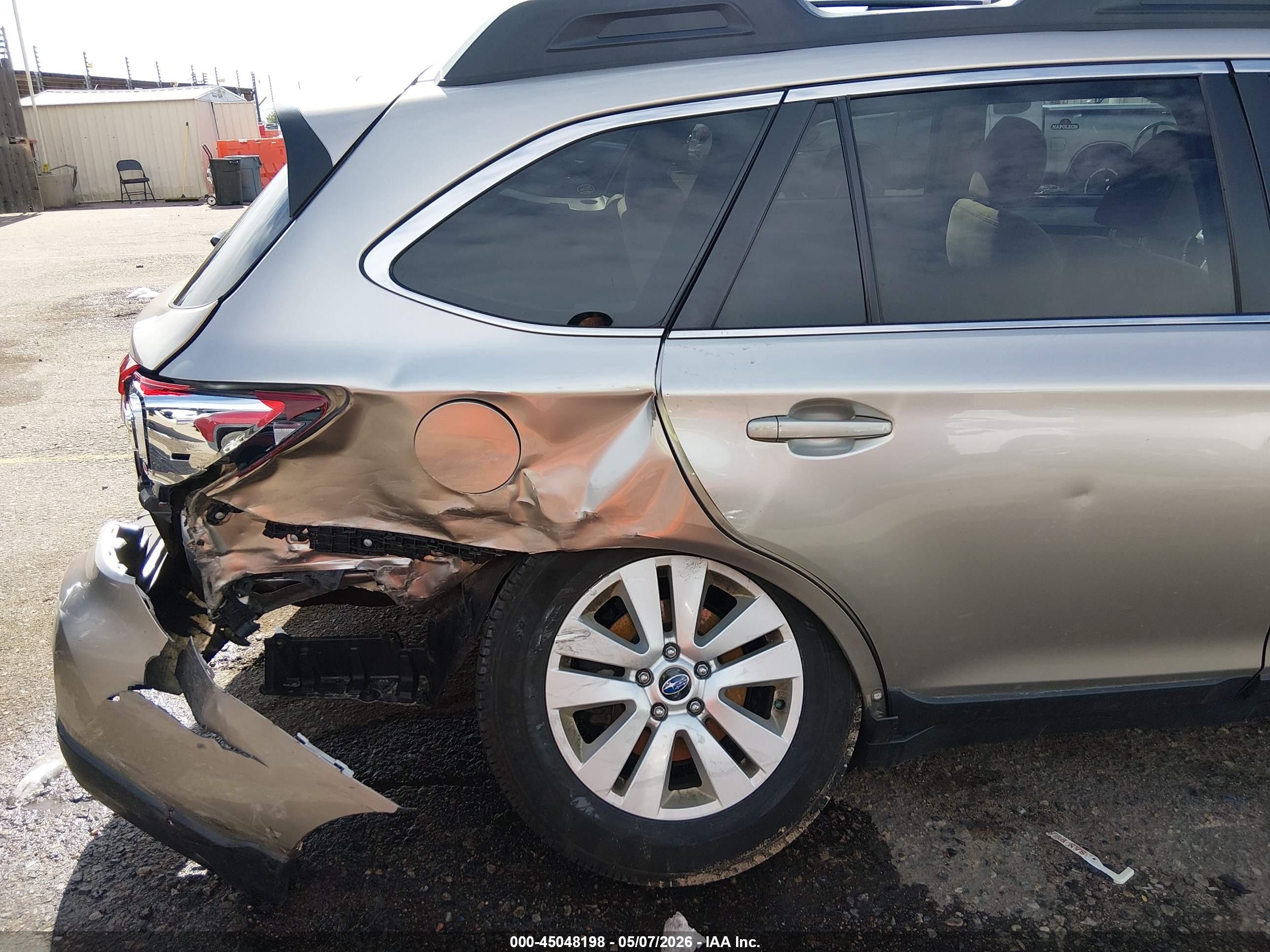 2015 Subaru Outback 2.5i Premium Silver vin: 4S4BSBCC0F3299108