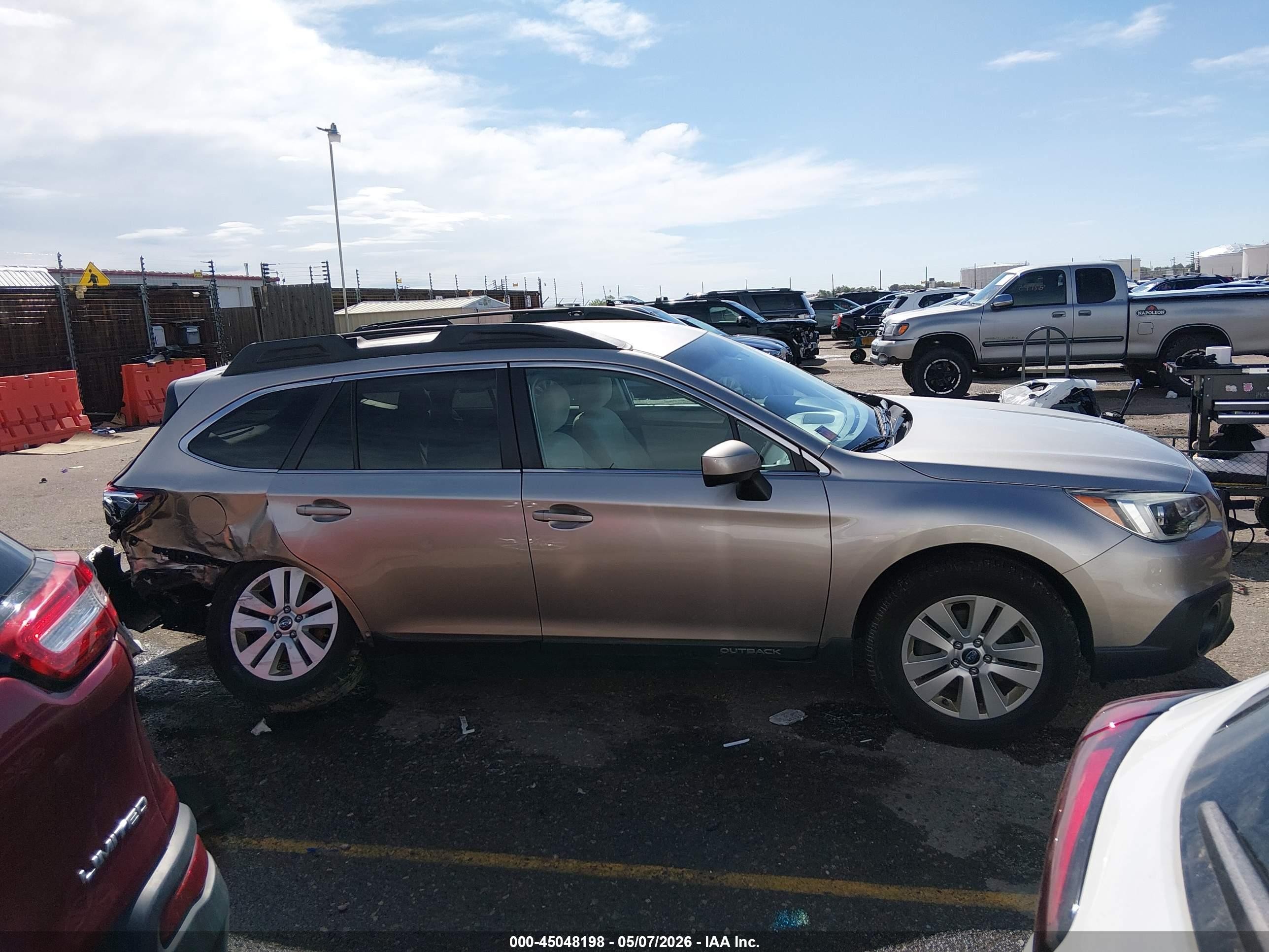 2015 Subaru Outback 2.5i Premium Silver vin: 4S4BSBCC0F3299108