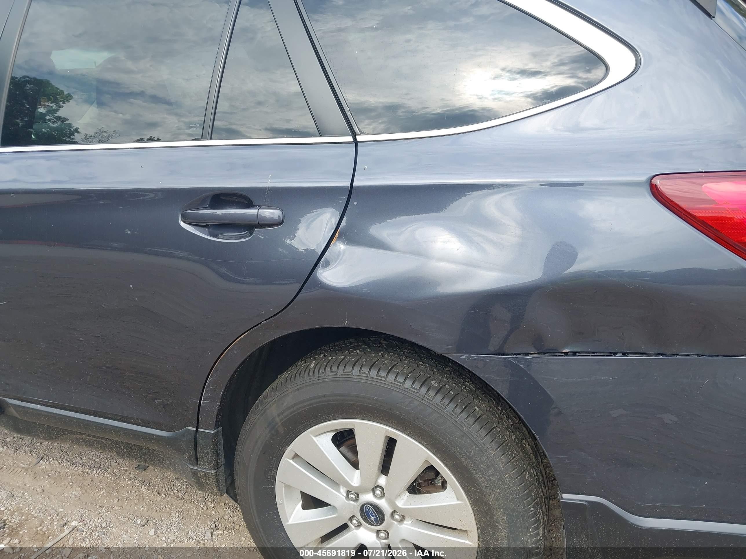 2015 Subaru Outback 2.5i Premium Gray vin: 4S4BSBCC1F3245803