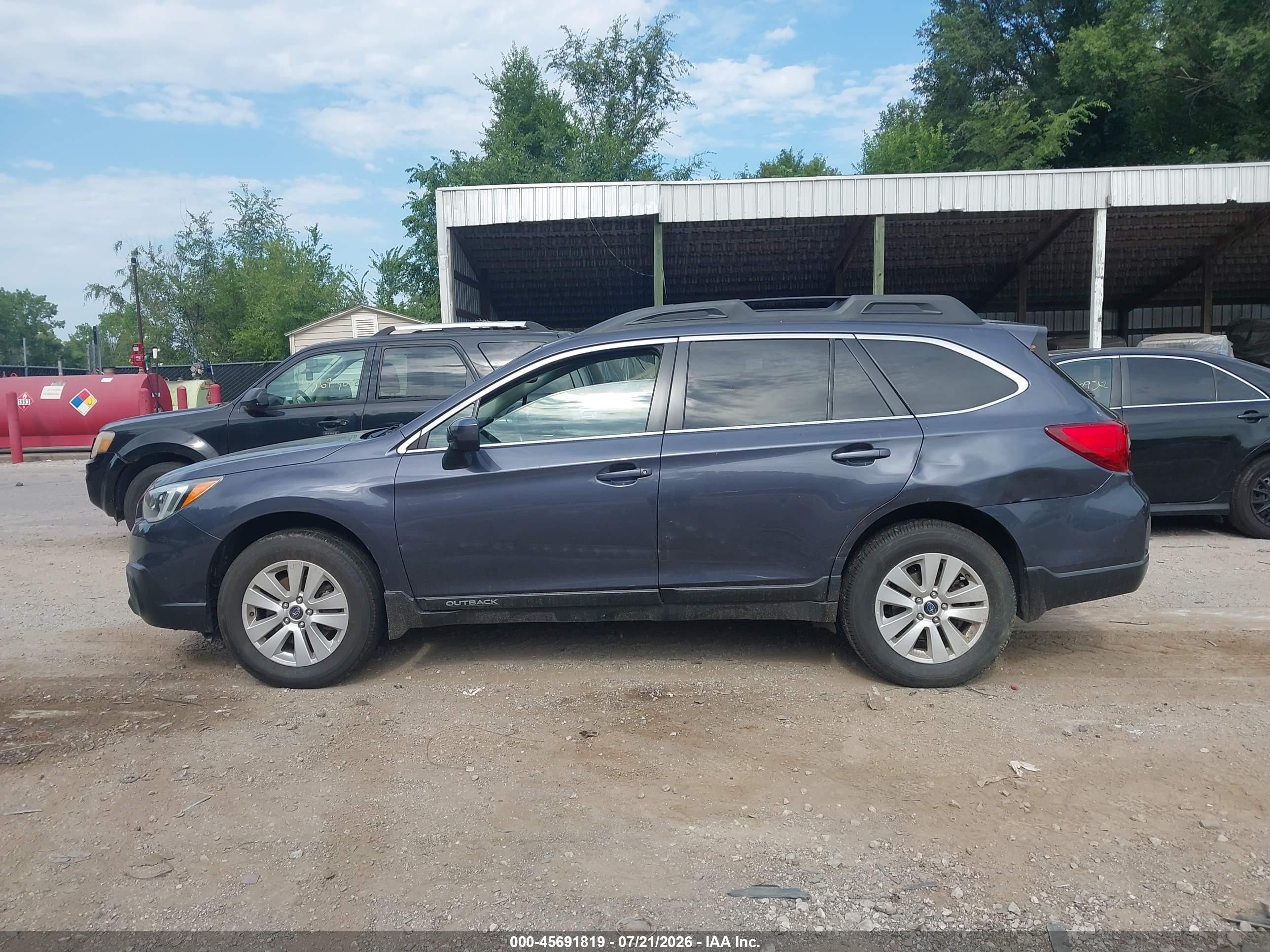 2015 Subaru Outback 2.5i Premium Gray vin: 4S4BSBCC1F3245803
