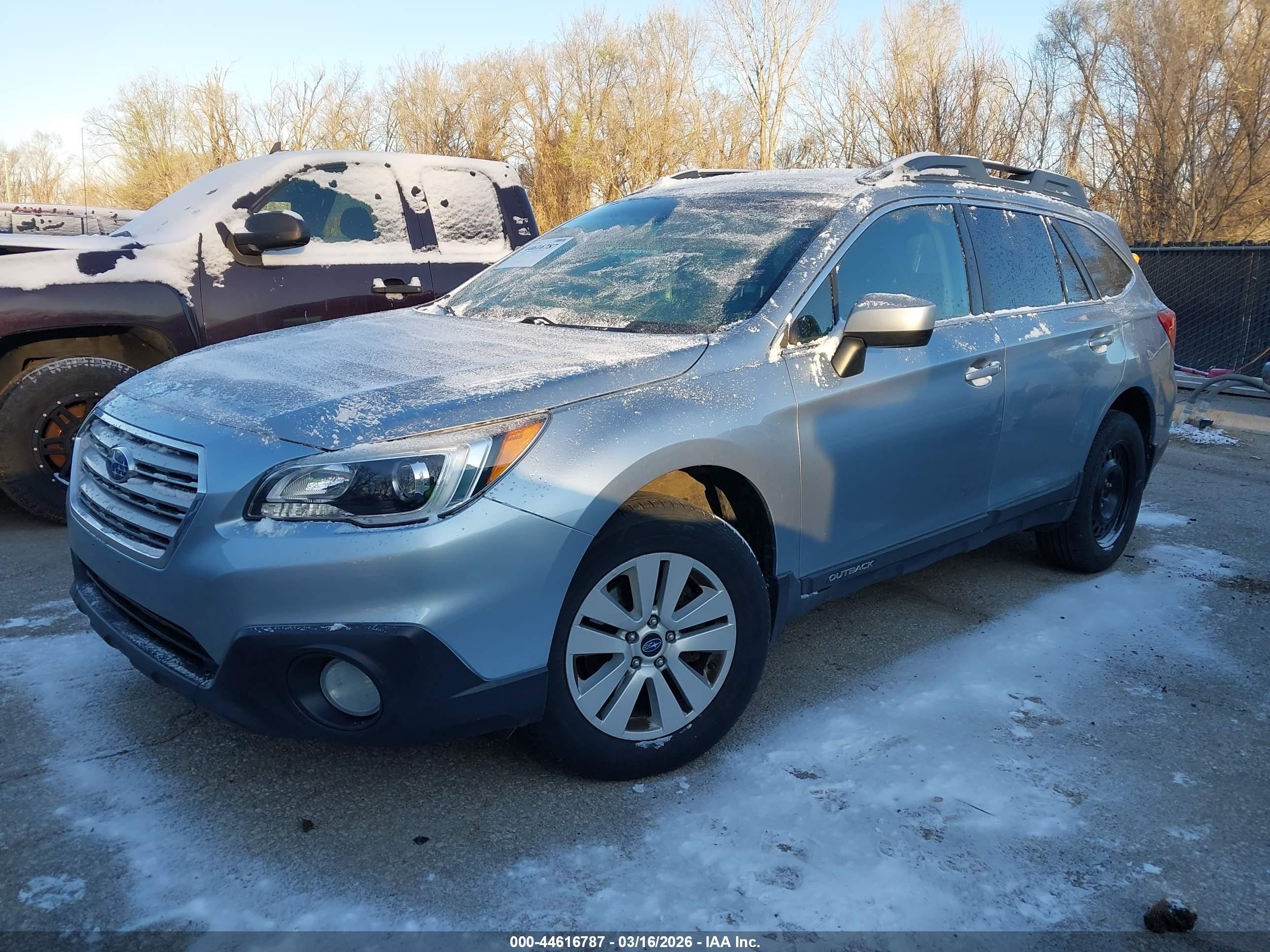 2015 Subaru Outback 2.5i Premium Серебряный vin: 4S4BSBCC2F3213331