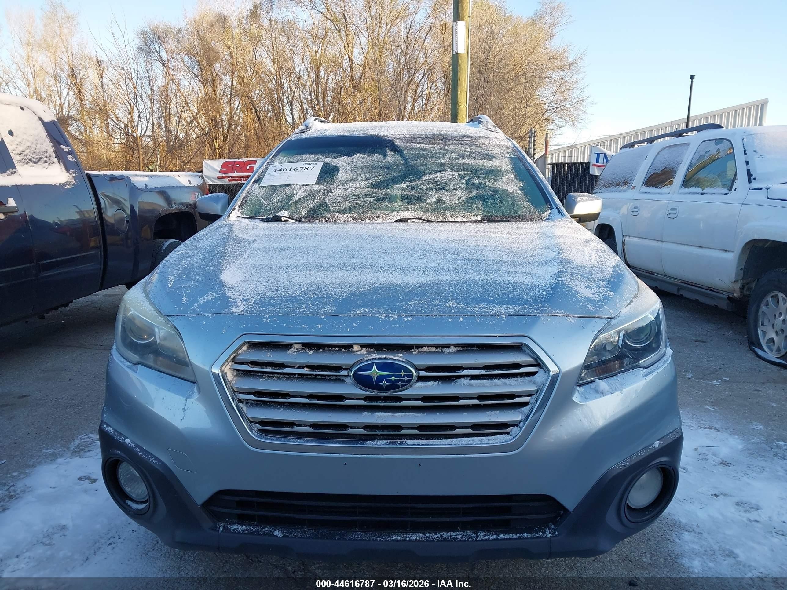 2015 Subaru Outback 2.5i Premium Серебряный vin: 4S4BSBCC2F3213331