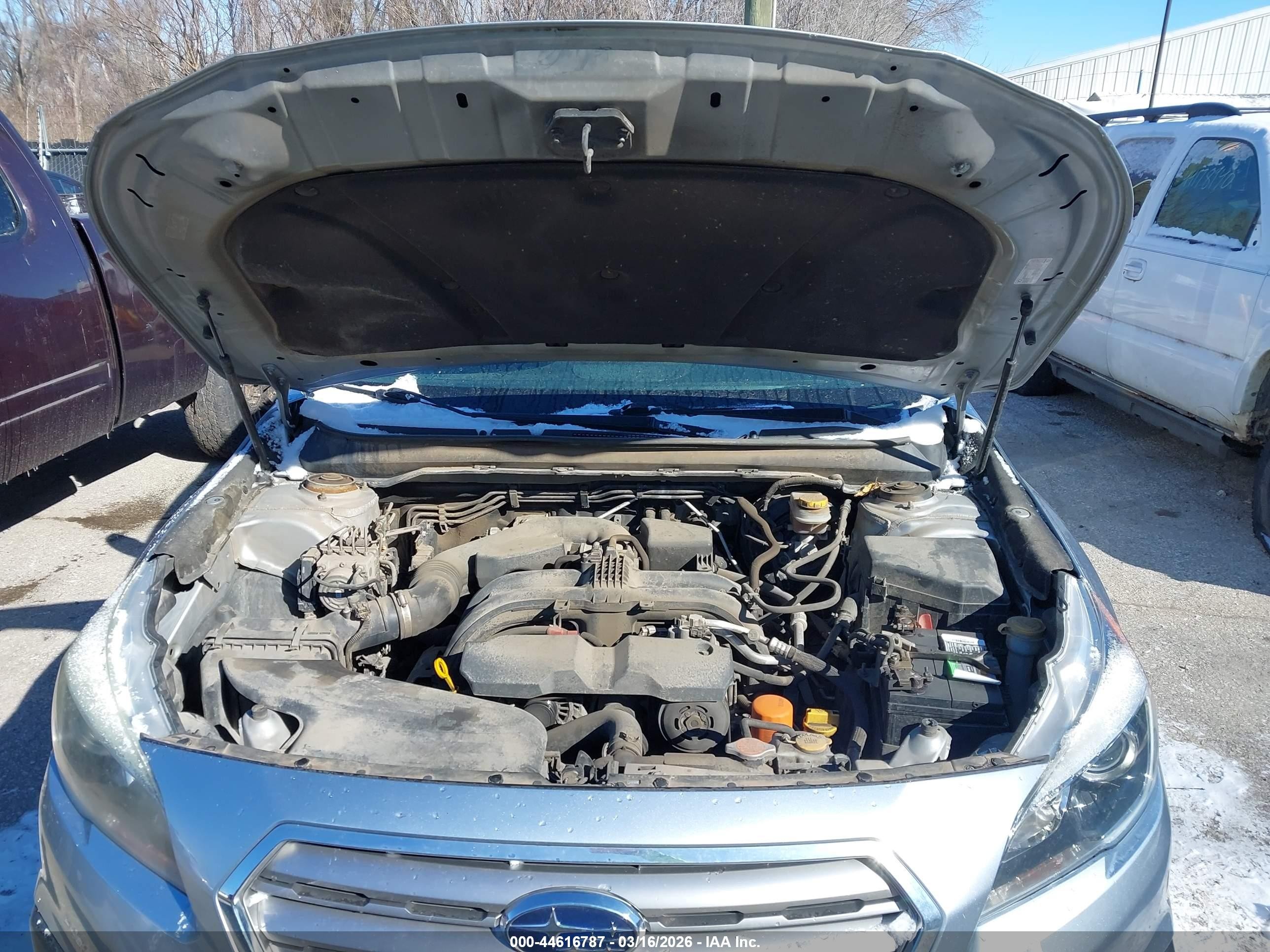 2015 Subaru Outback 2.5i Premium Серебряный vin: 4S4BSBCC2F3213331