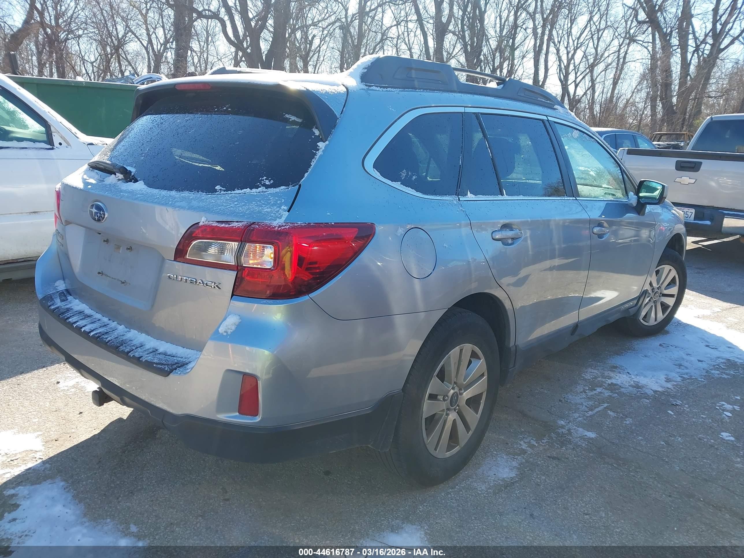 2015 Subaru Outback 2.5i Premium Серебряный vin: 4S4BSBCC2F3213331