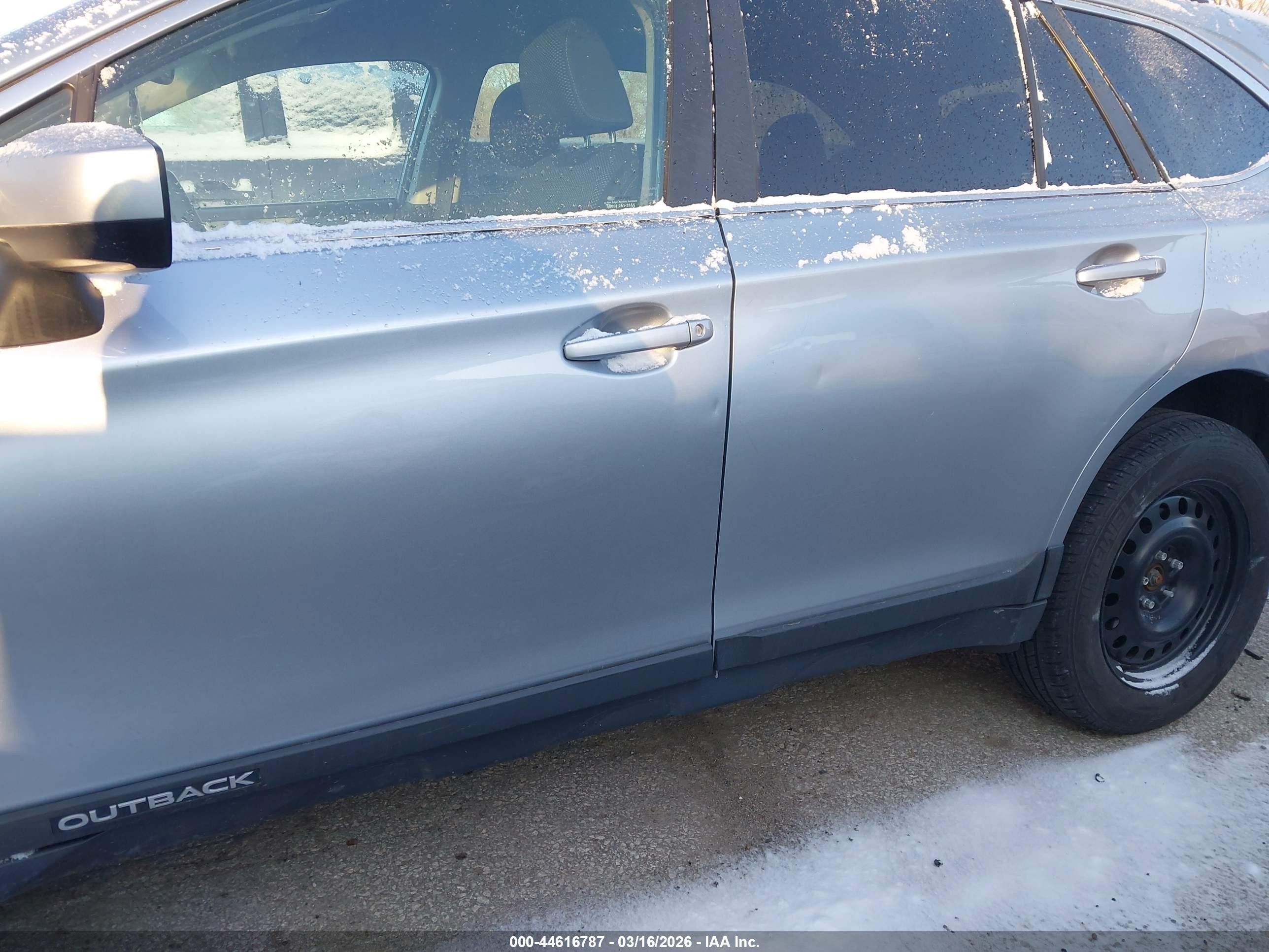 2015 Subaru Outback 2.5i Premium Серебряный vin: 4S4BSBCC2F3213331