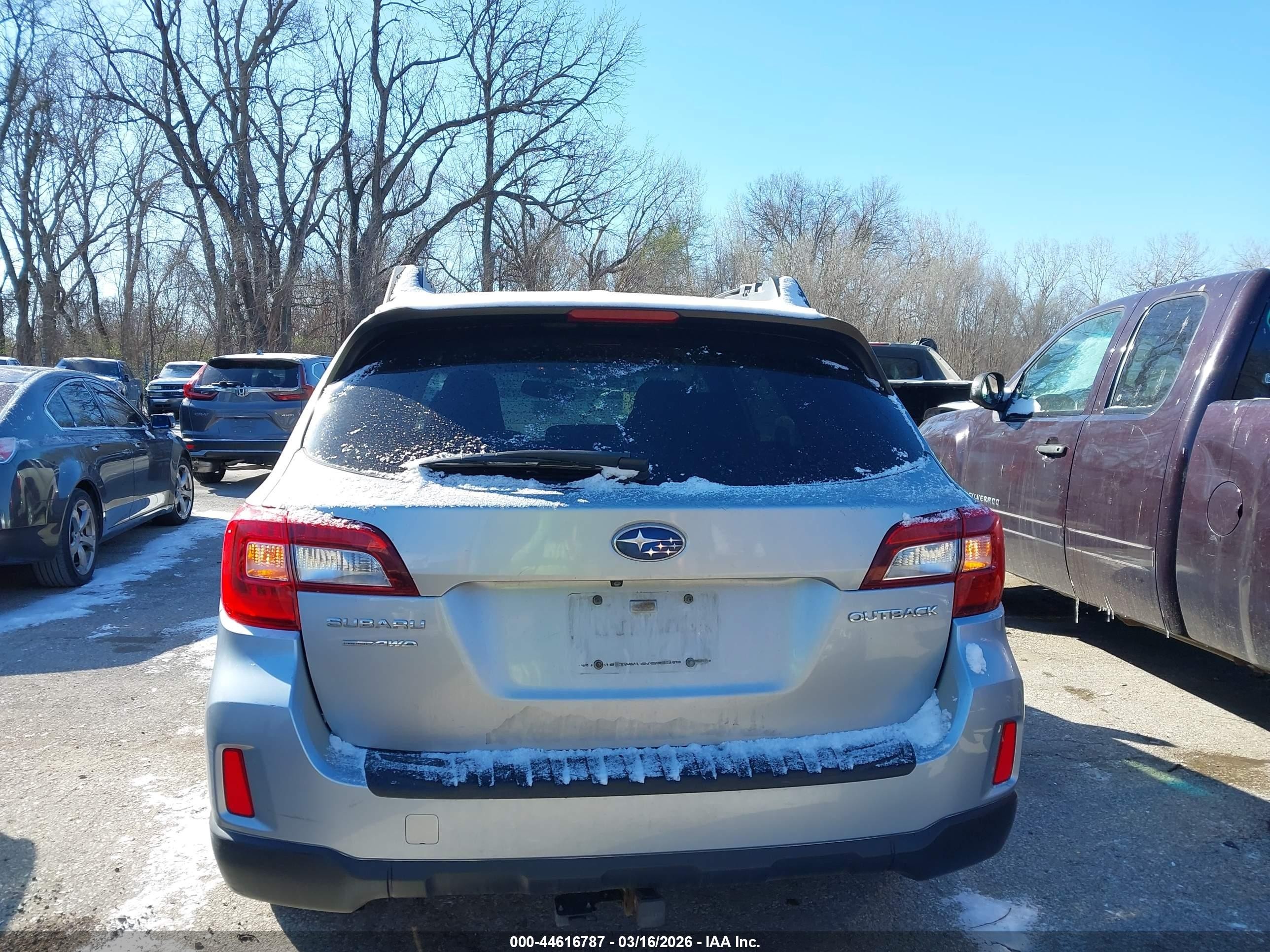 2015 Subaru Outback 2.5i Premium Серебряный vin: 4S4BSBCC2F3213331