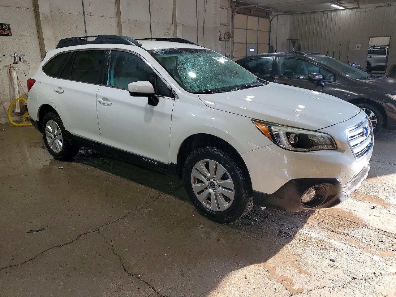 2015 Subaru Outback 2.5i Premium Белый vin: 4S4BSBCC2F3298669