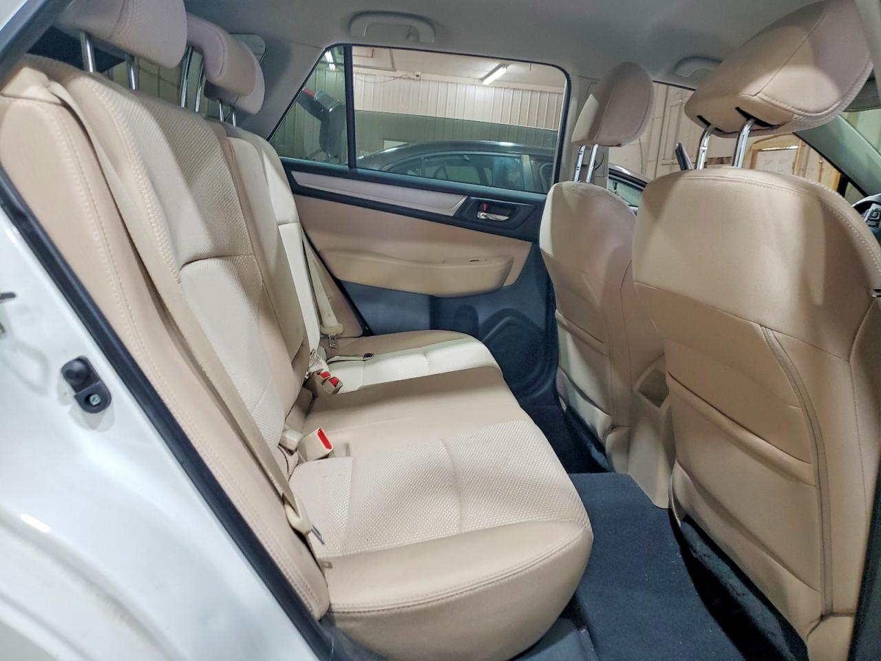 2015 Subaru Outback 2.5i Premium Белый vin: 4S4BSBCC2F3298669